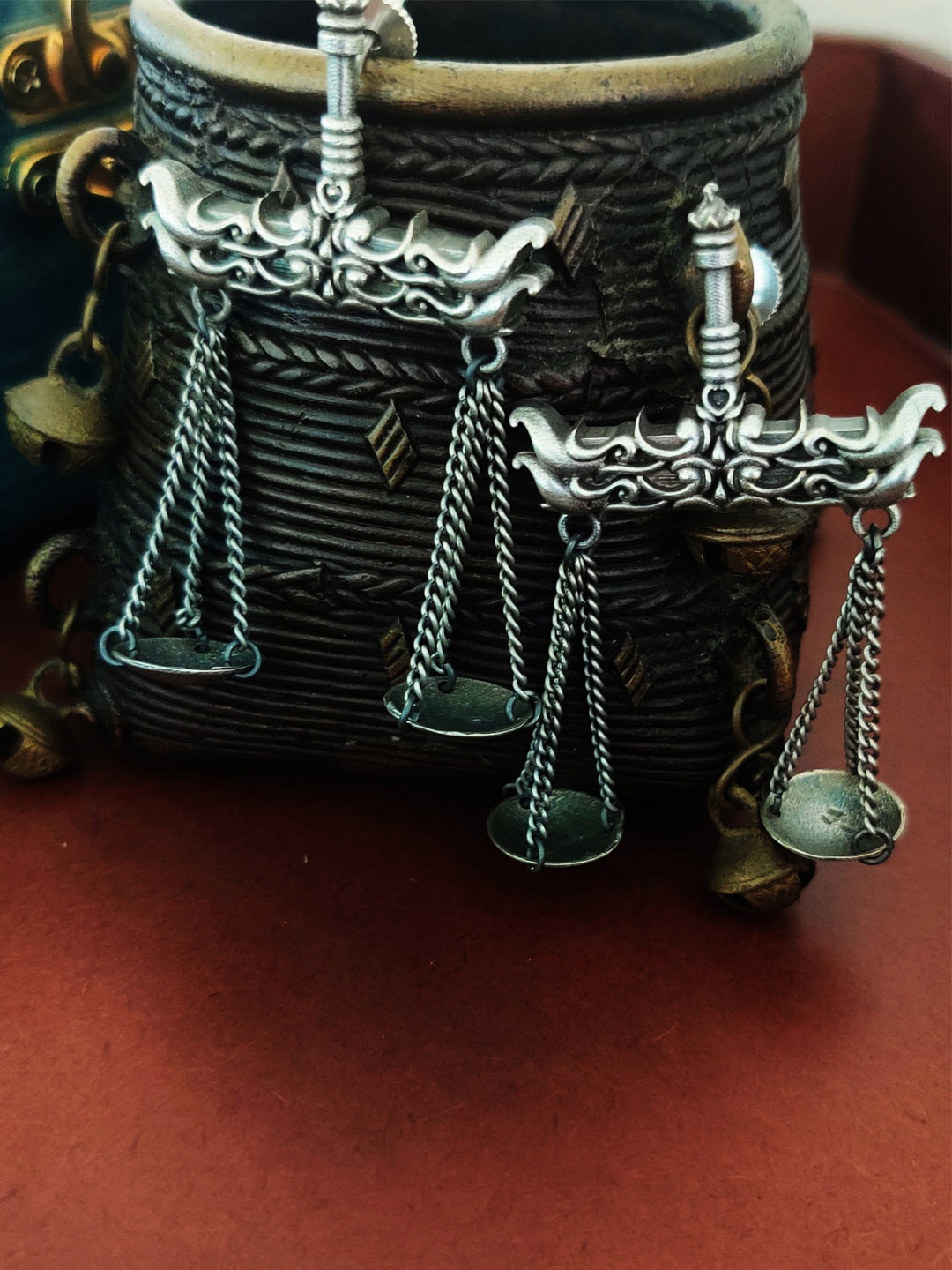 

Binnis Wardrobe Silver-Toned Contemporary Drop Earrings