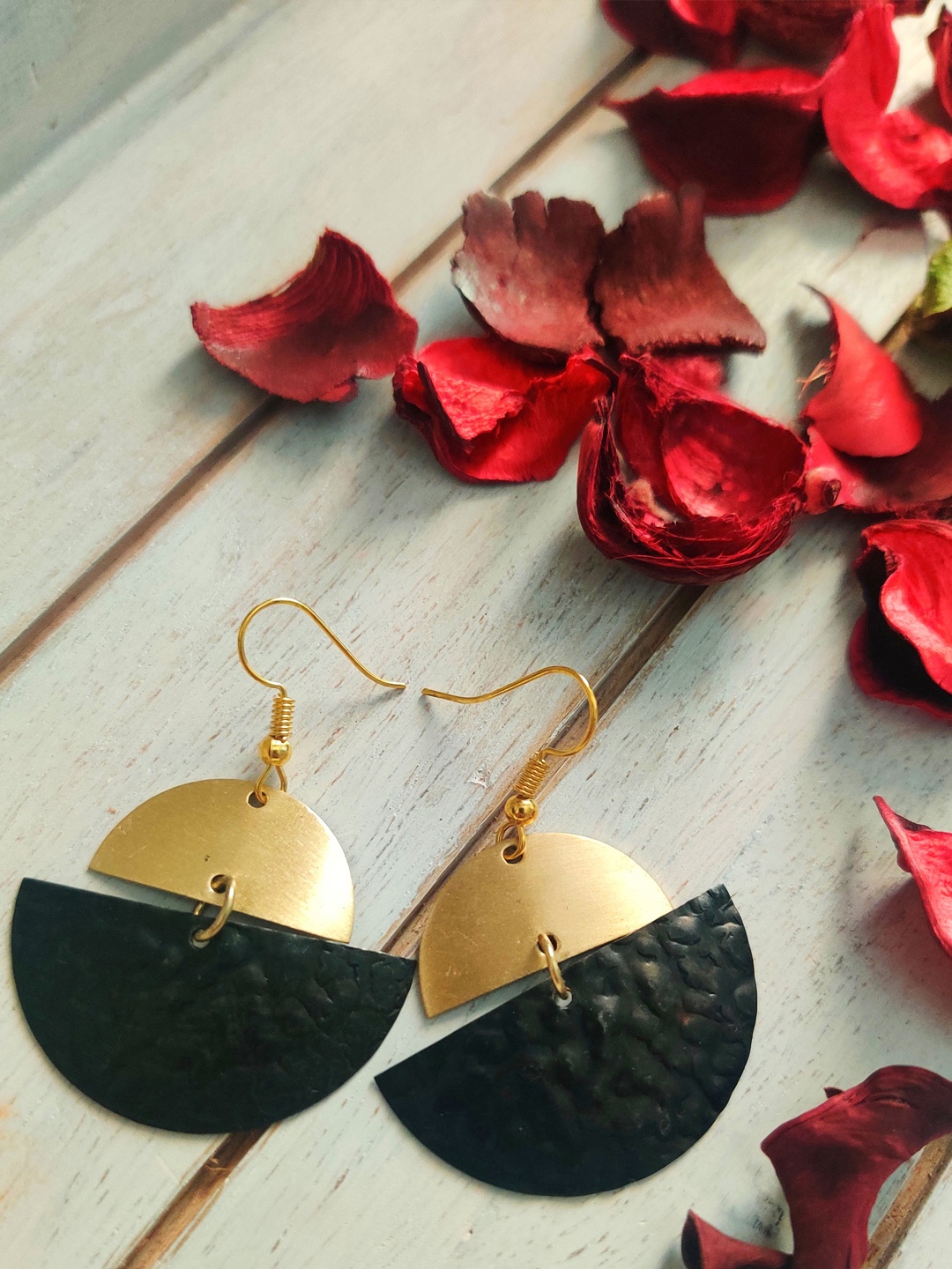 

Binnis Wardrobe Silver-Toned Contemporary Drop Earrings