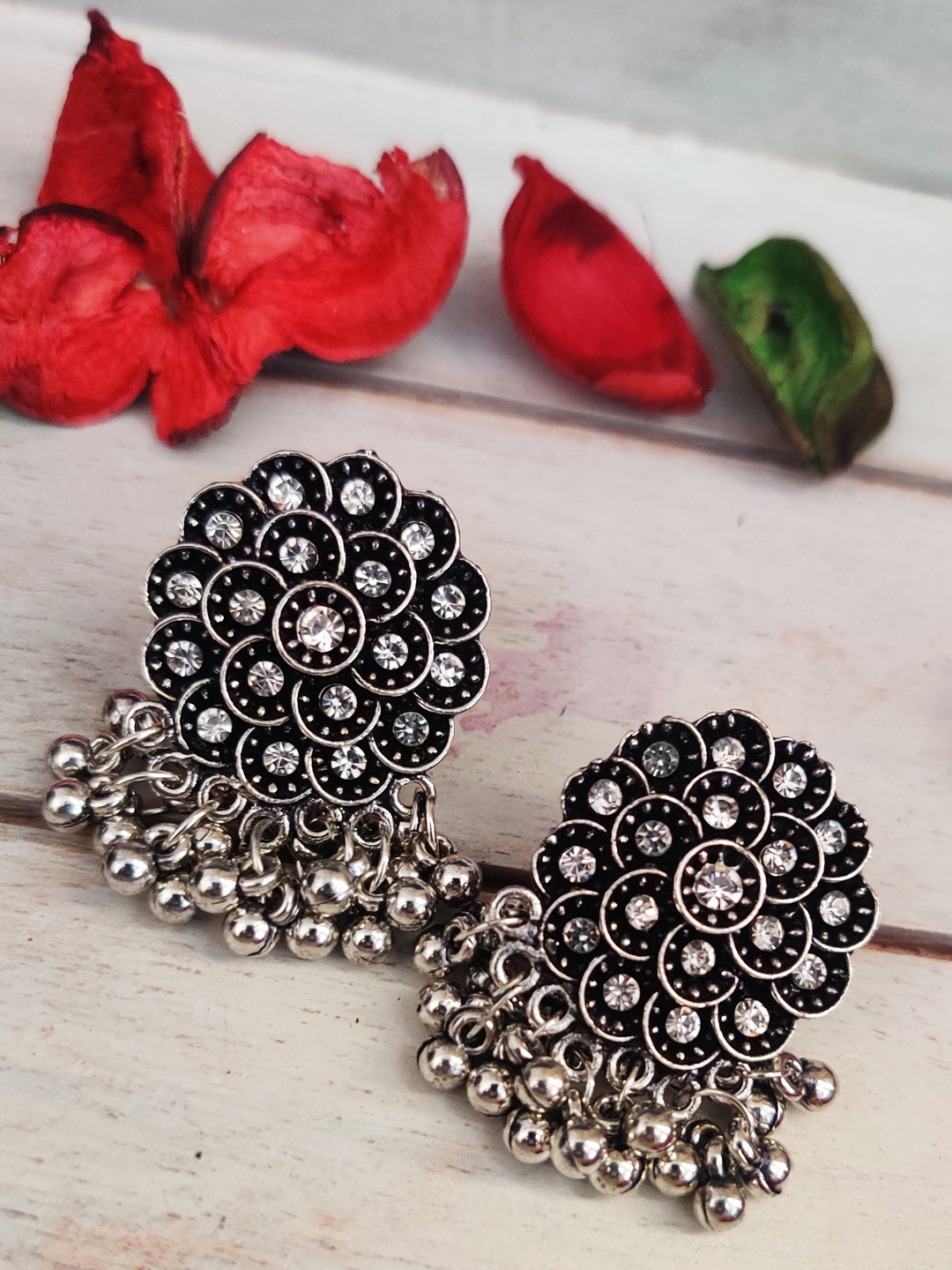 

Binnis Wardrobe Silver-Toned Contemporary Studs Earrings