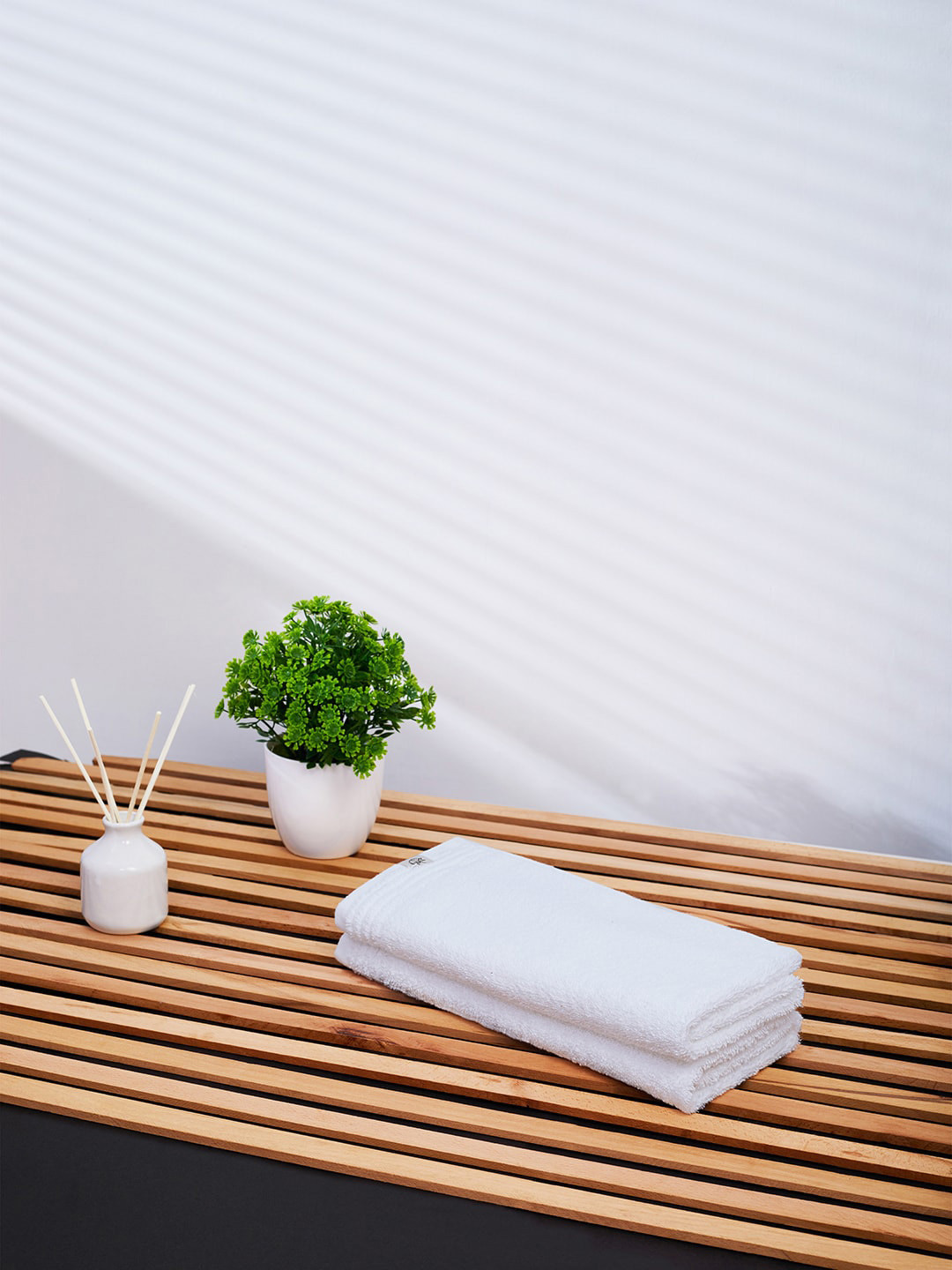 

Himeya Pack Of 2 Himeya Lush Spa-White Color Hand-Towel 650 GSM
