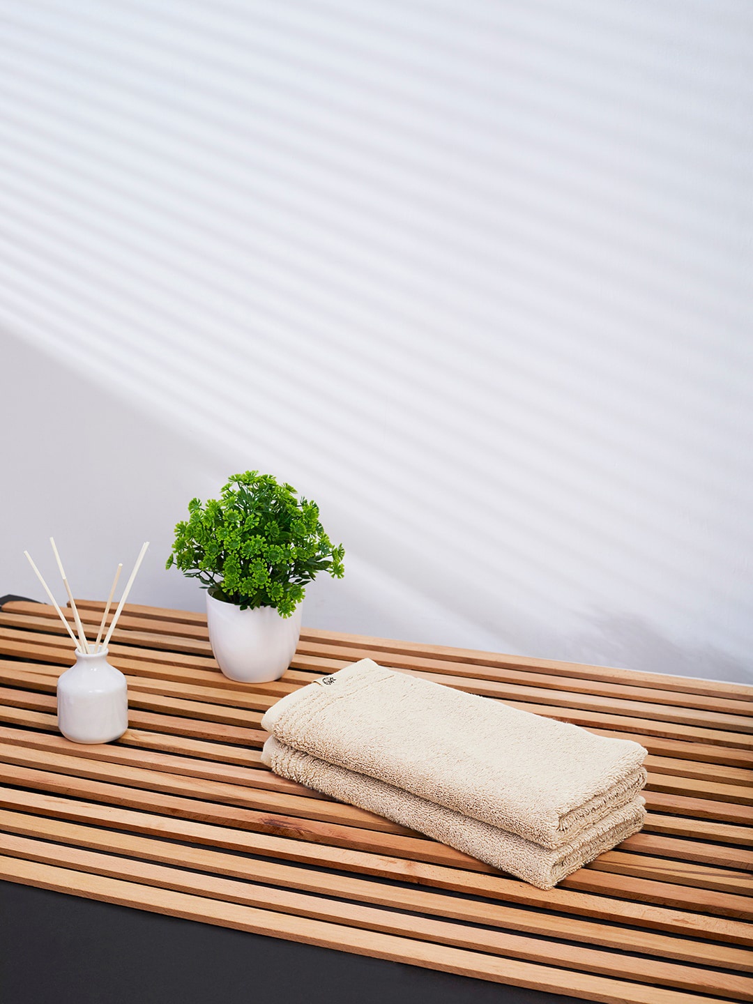 

Himeya Set Of 2 Beige Solid 650 GSM Cotton Hand Towels
