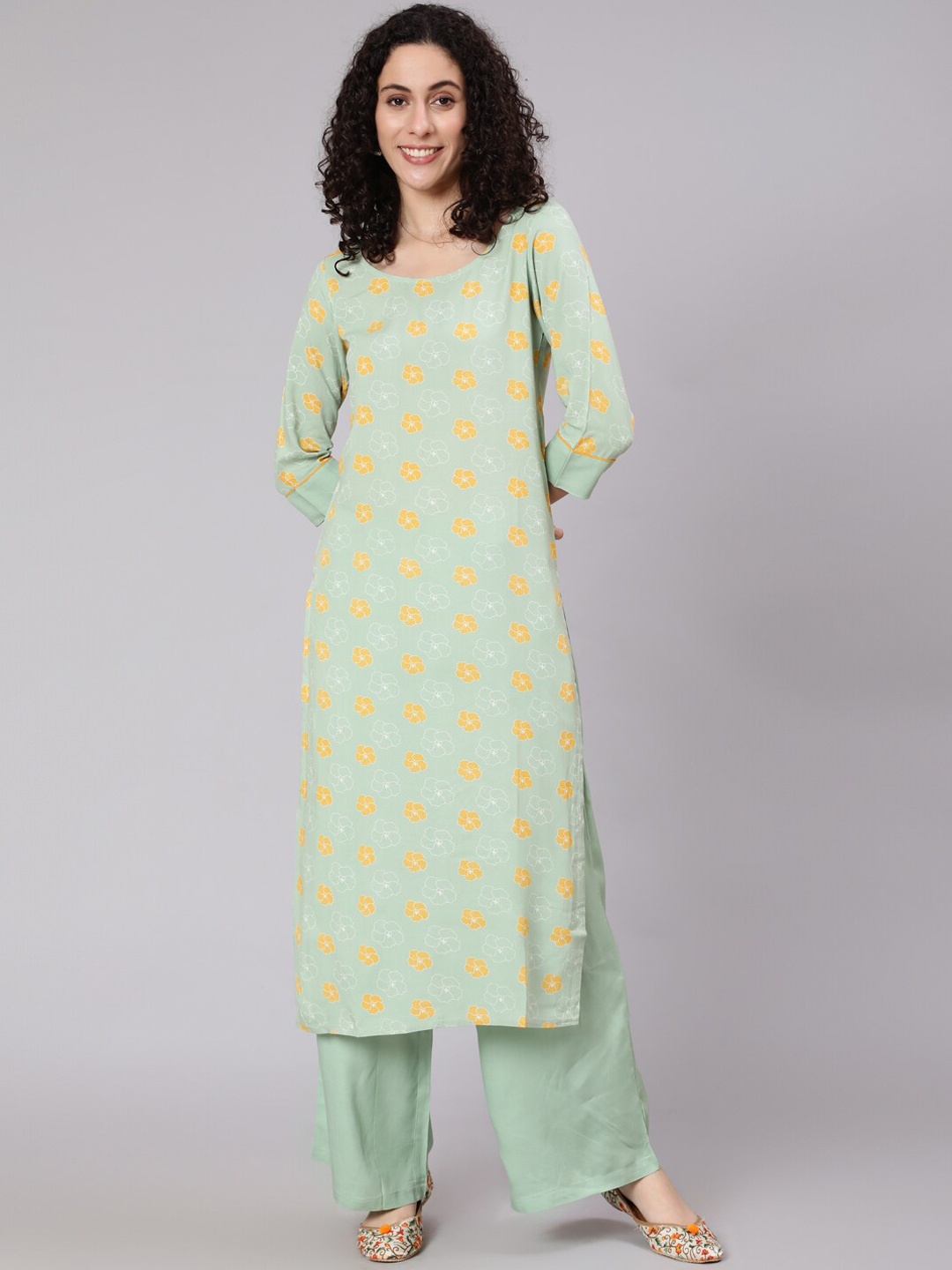 

Awadhi Women Green Floral Printed Kurta with Palazzos