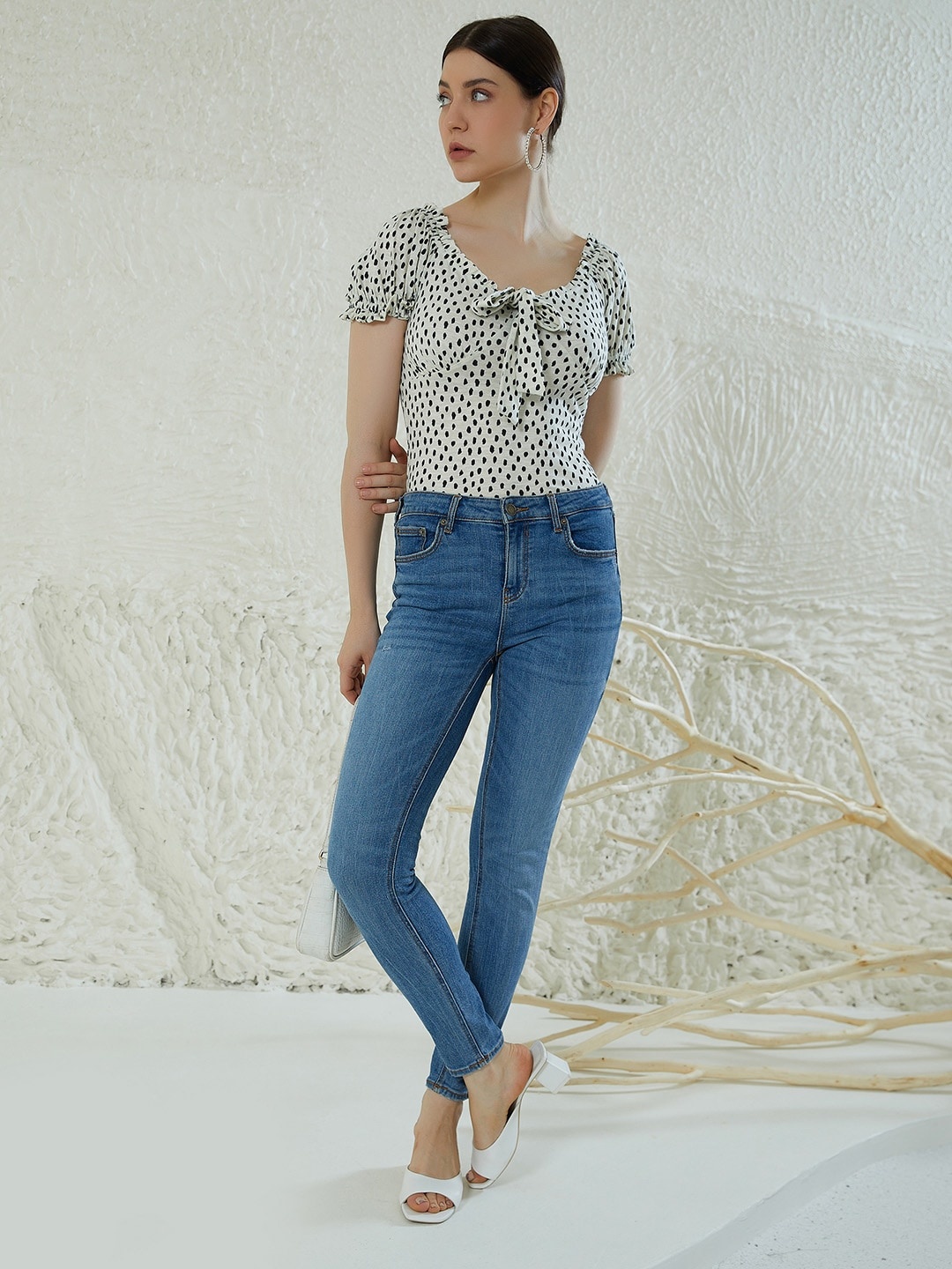 

Berrylush White Print Halter Neck Top