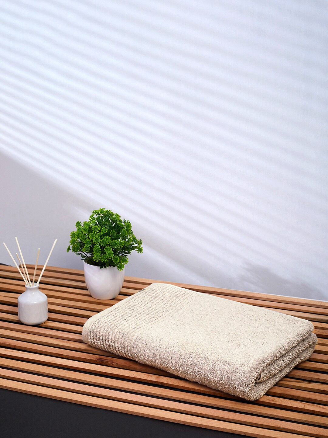 

Himeya Beige Solid 650 GSM Pure Cotton Bath Towel