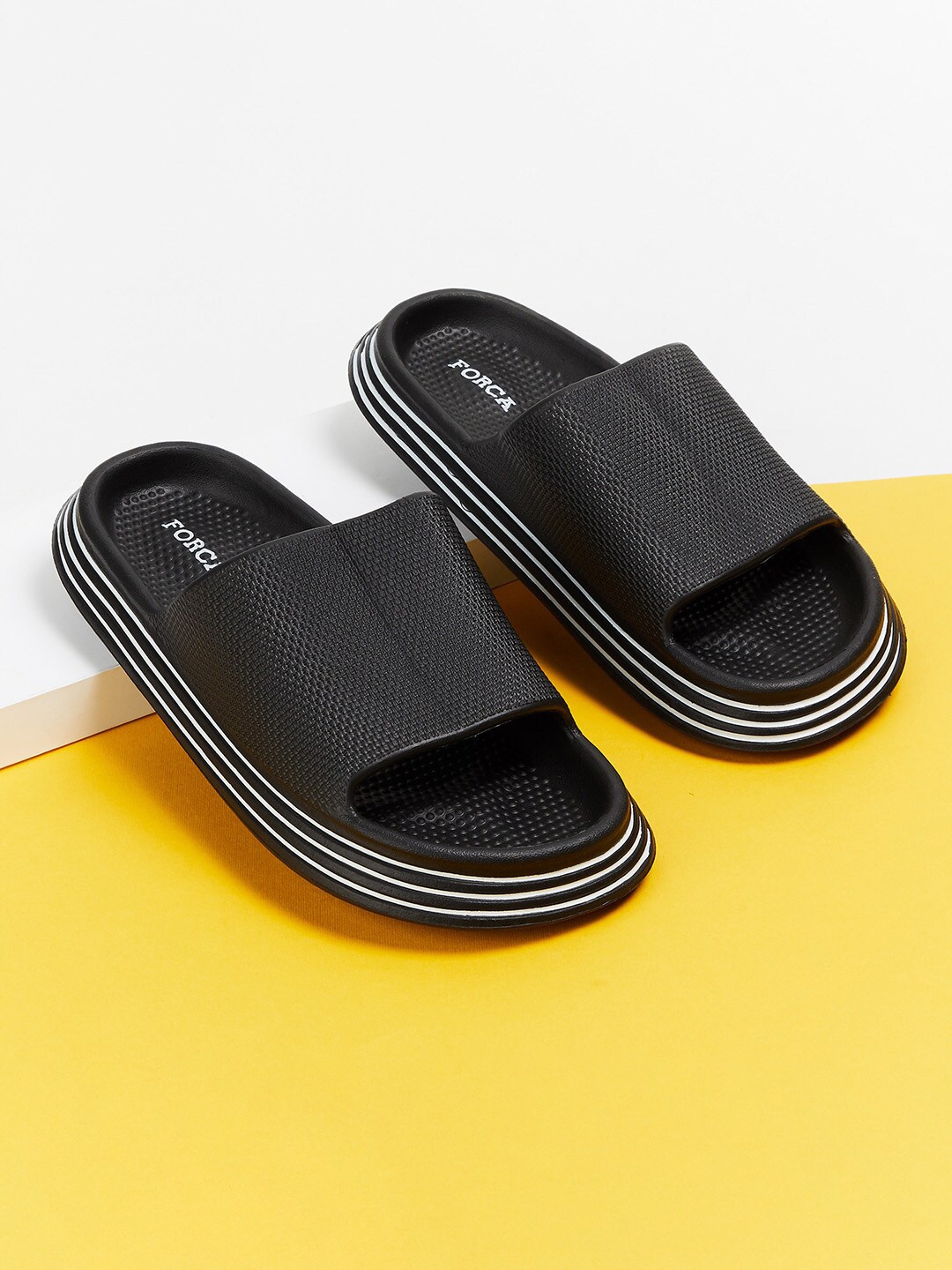 

Forca by Lifestyle Men Black & White Rubber Slip-On