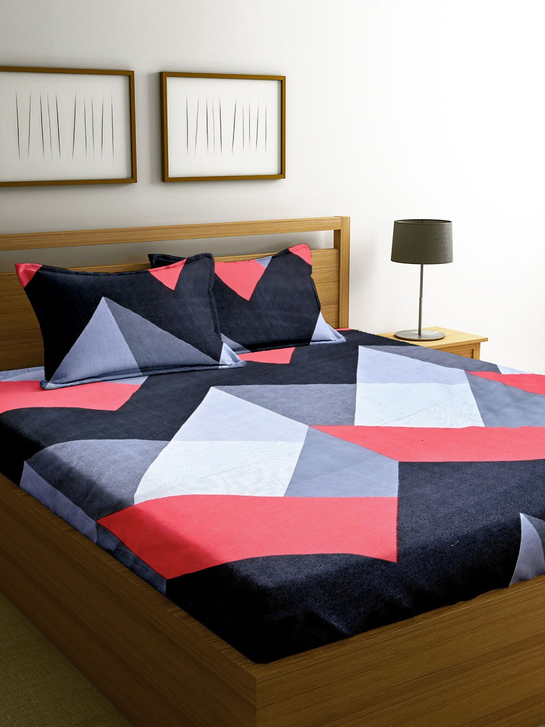 

Cortina Multicoloured Geometric 152 TC Queen Bedsheet with 2 Pillow Covers, Multi