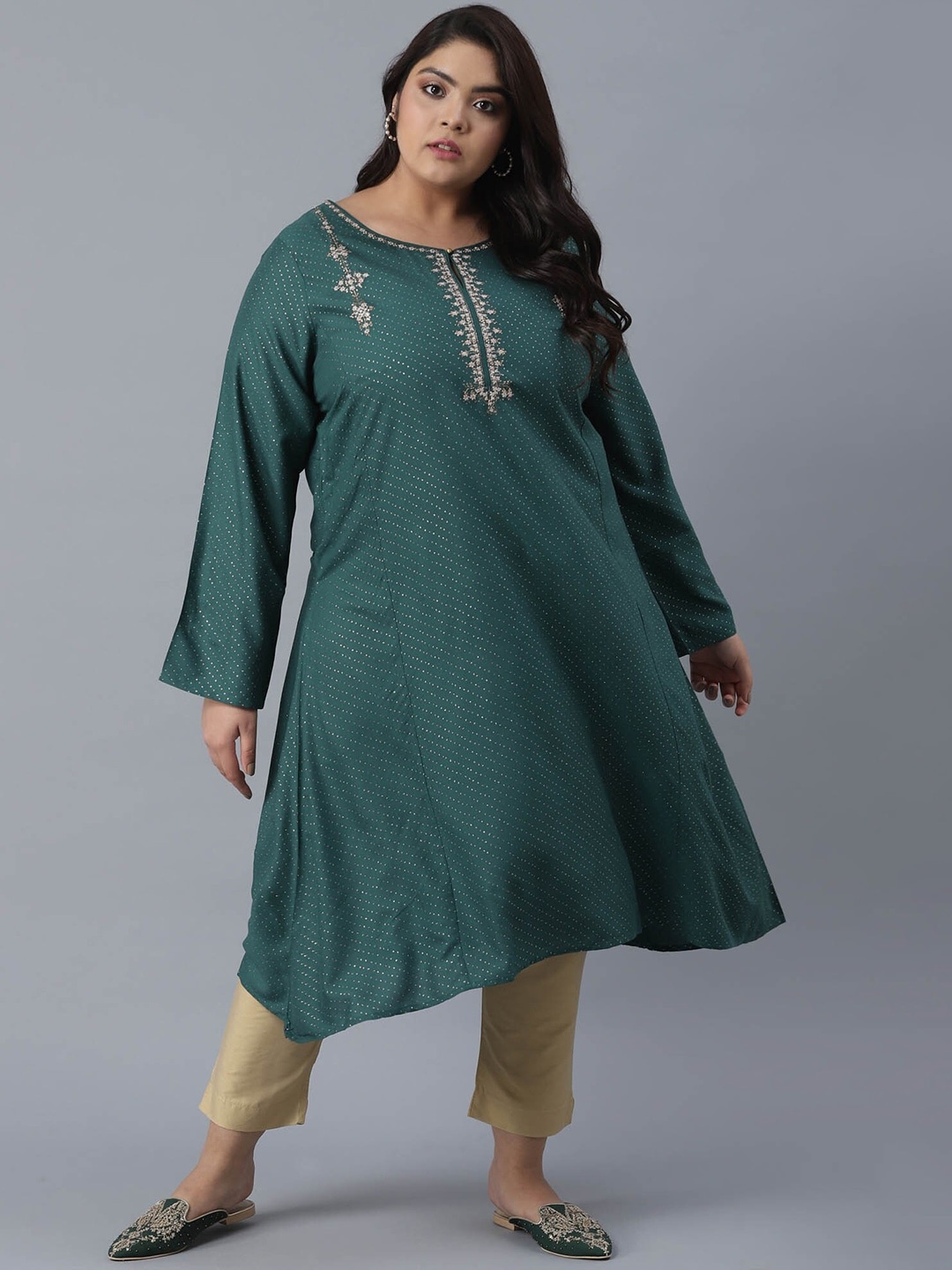 

W Women Green Embroidered Keyhole Neck Flared Sleeves Thread Work Kurta