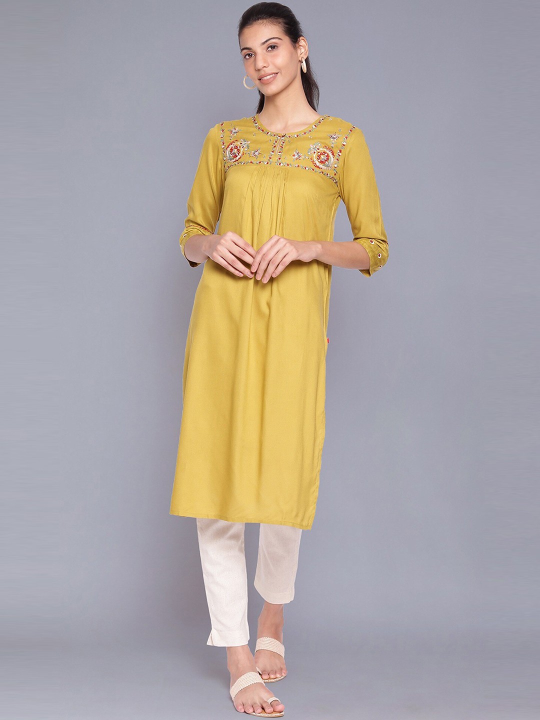 

W Women Green Embroidered Flared Sleeves Thread Work Kurta