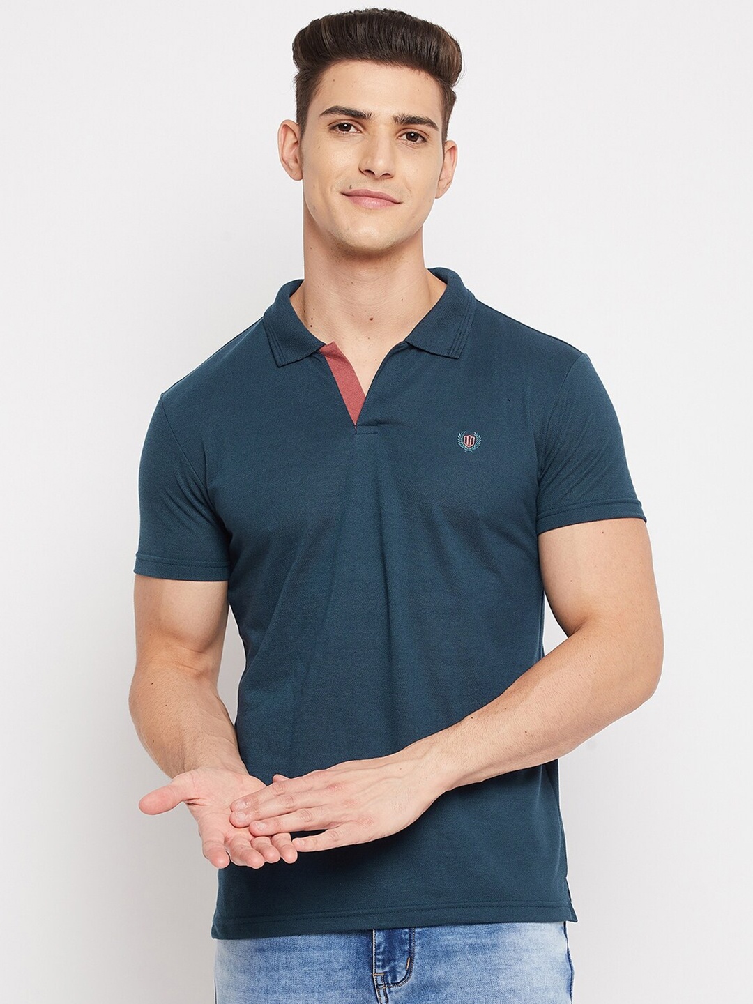 

Duke Men Blue Polo Collar Applique Slim Fit T-shirt