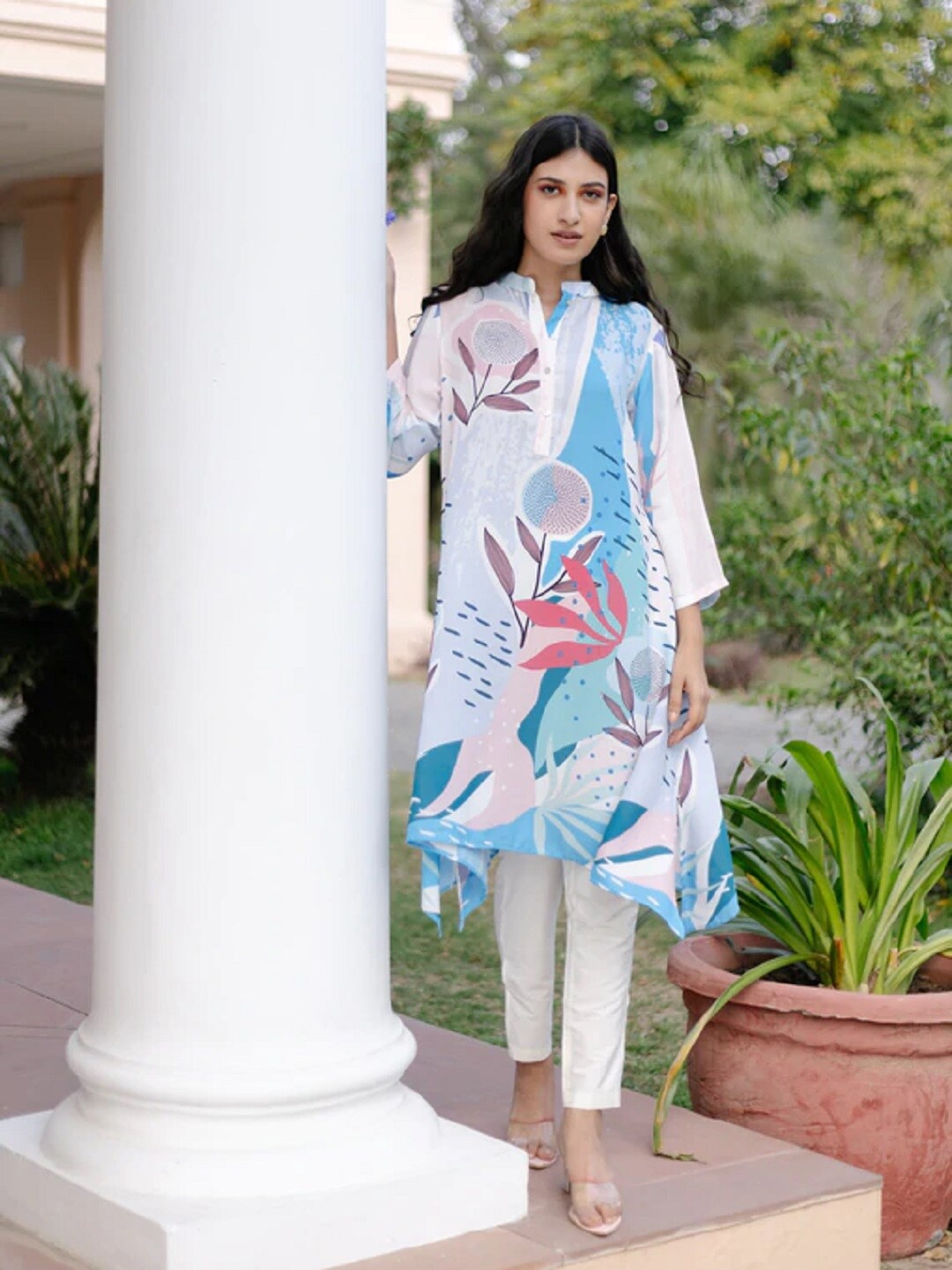 

CHIQUE Women Blue & White Mandarin Collar Printed Tunic
