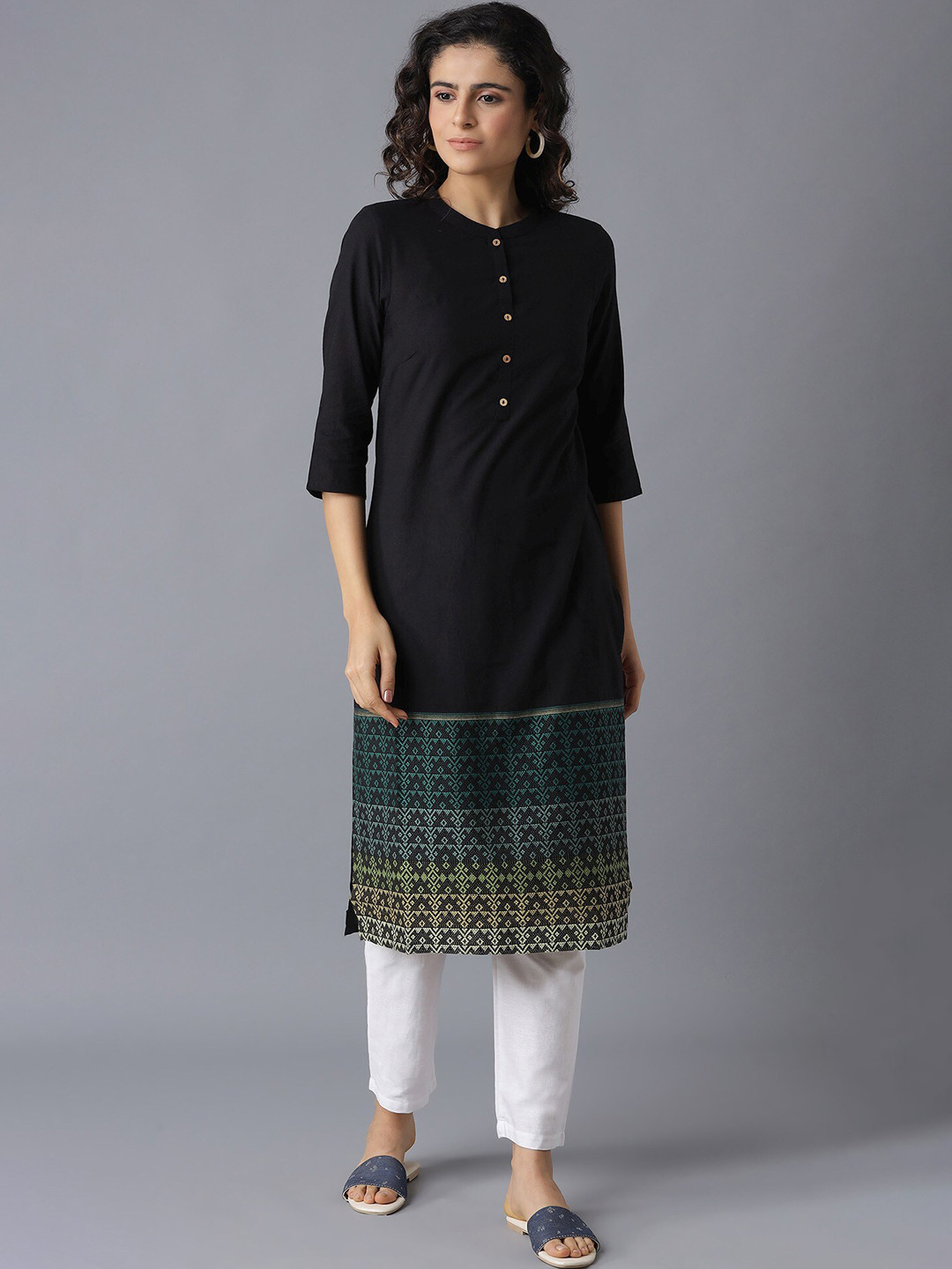 

AURELIA Women Black Geometric Printed Kurta