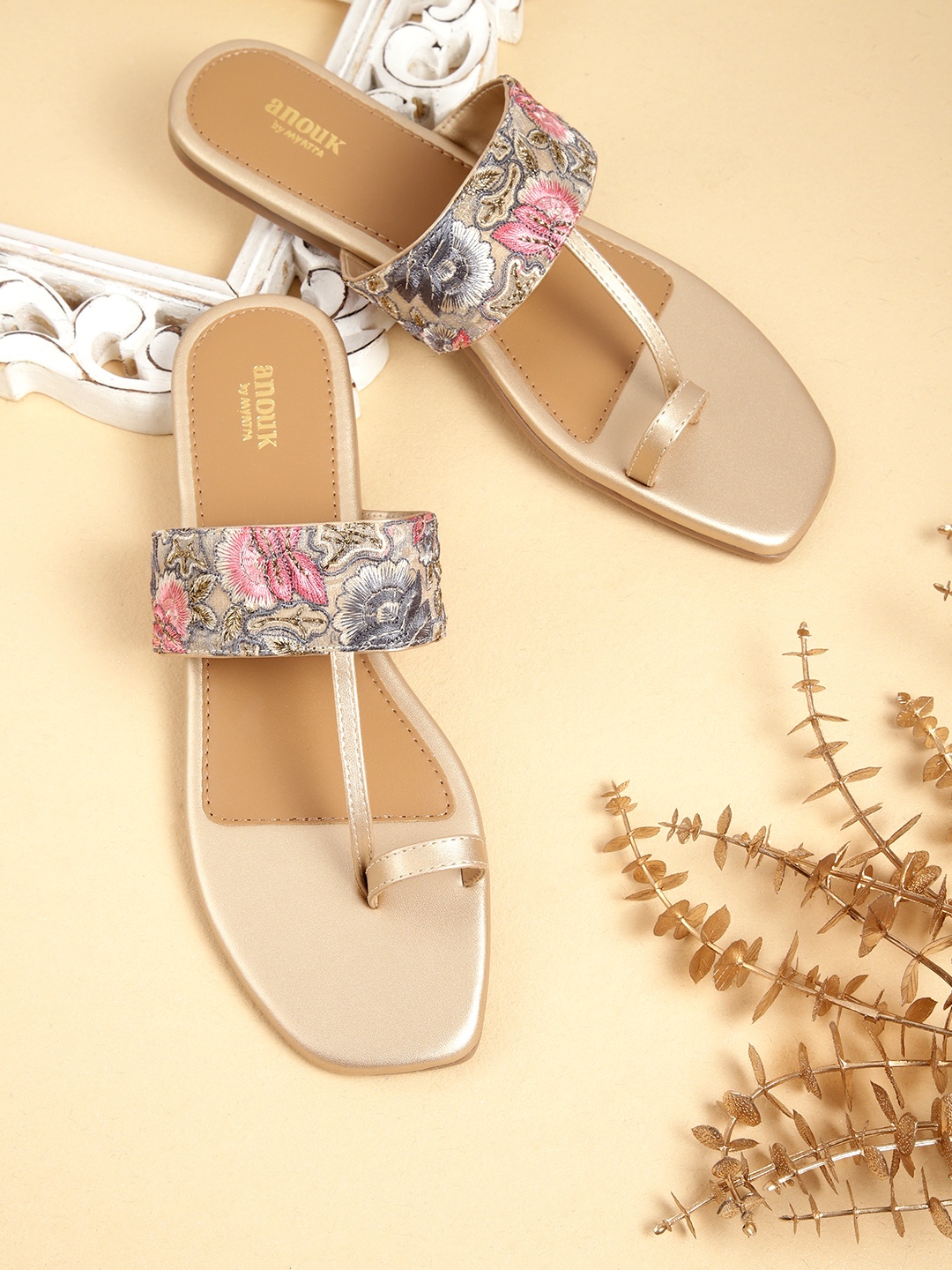 

Anouk Women Ethnic One Toe Flats with Embroidered Detail, Beige