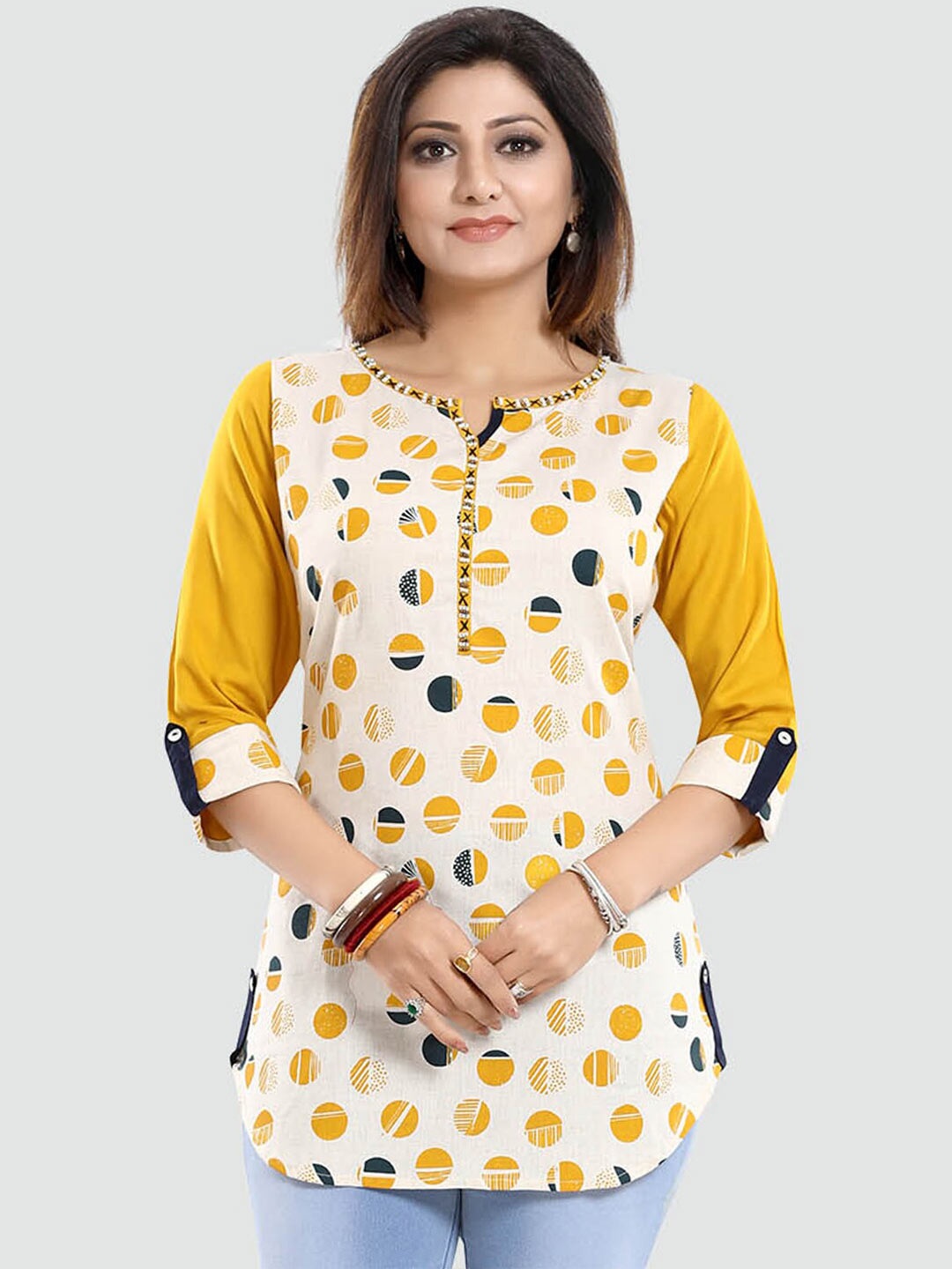 

Saree Swarg Women Cream-Coloured & Yellow Geometric Printed Kurti