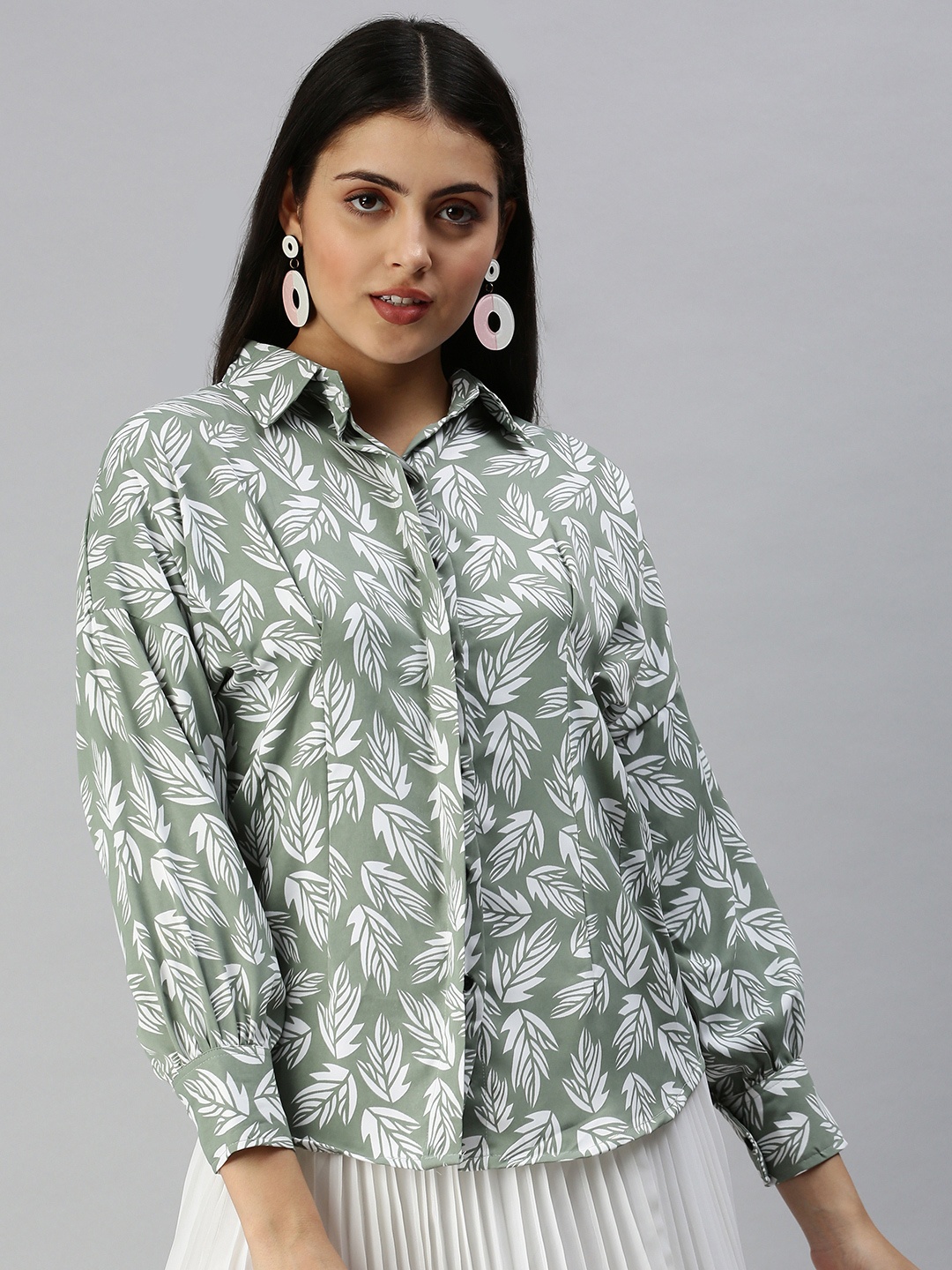

SHOWOFF Women Green Contemporary Slim Fit Floral Printed Casual Shirt
