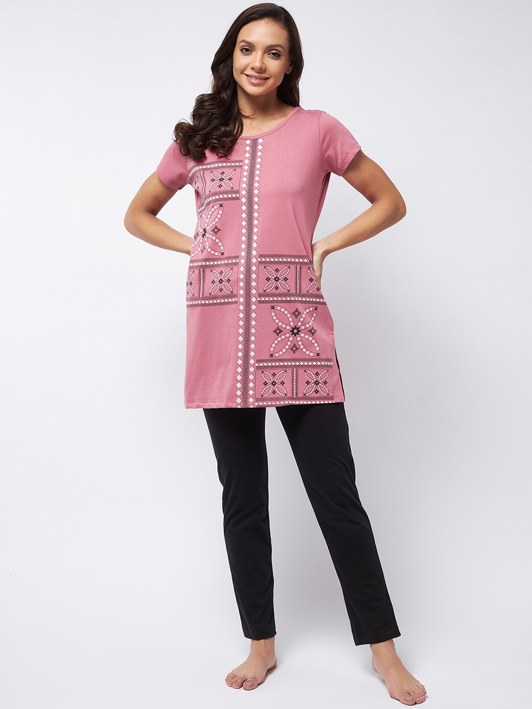 

Modeve Women Pink & Black Printed Night suits