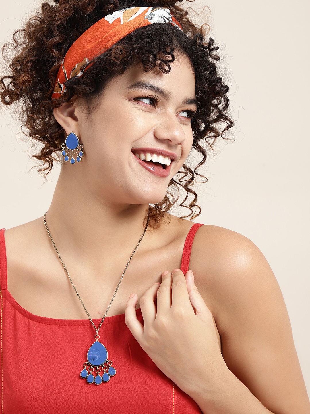 

Sangria Women Blue Antique Jewellery Set