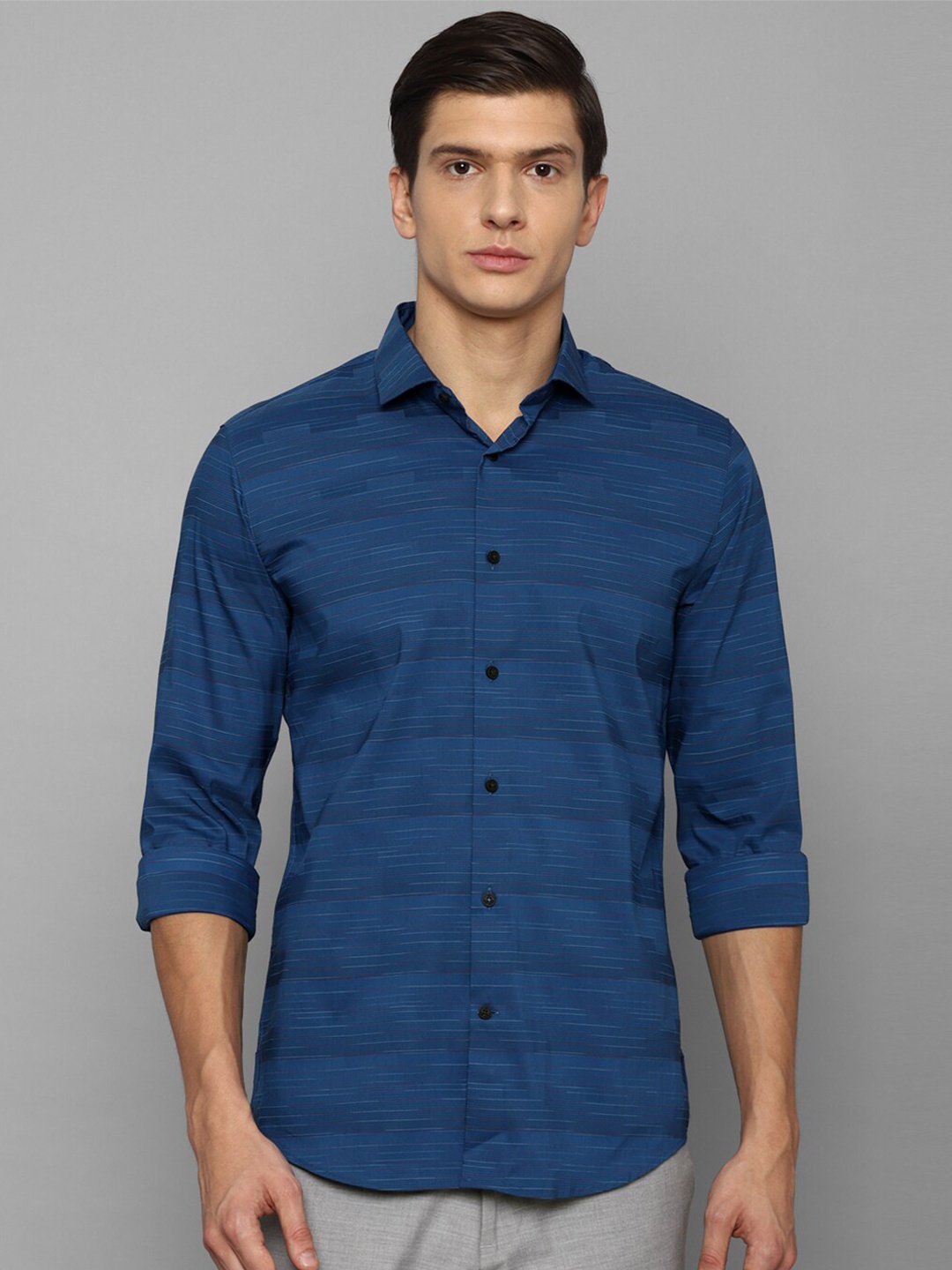 

Louis Philippe Sport Men Blue Slim Fit Horizontal Stripes Striped Casual Shirt
