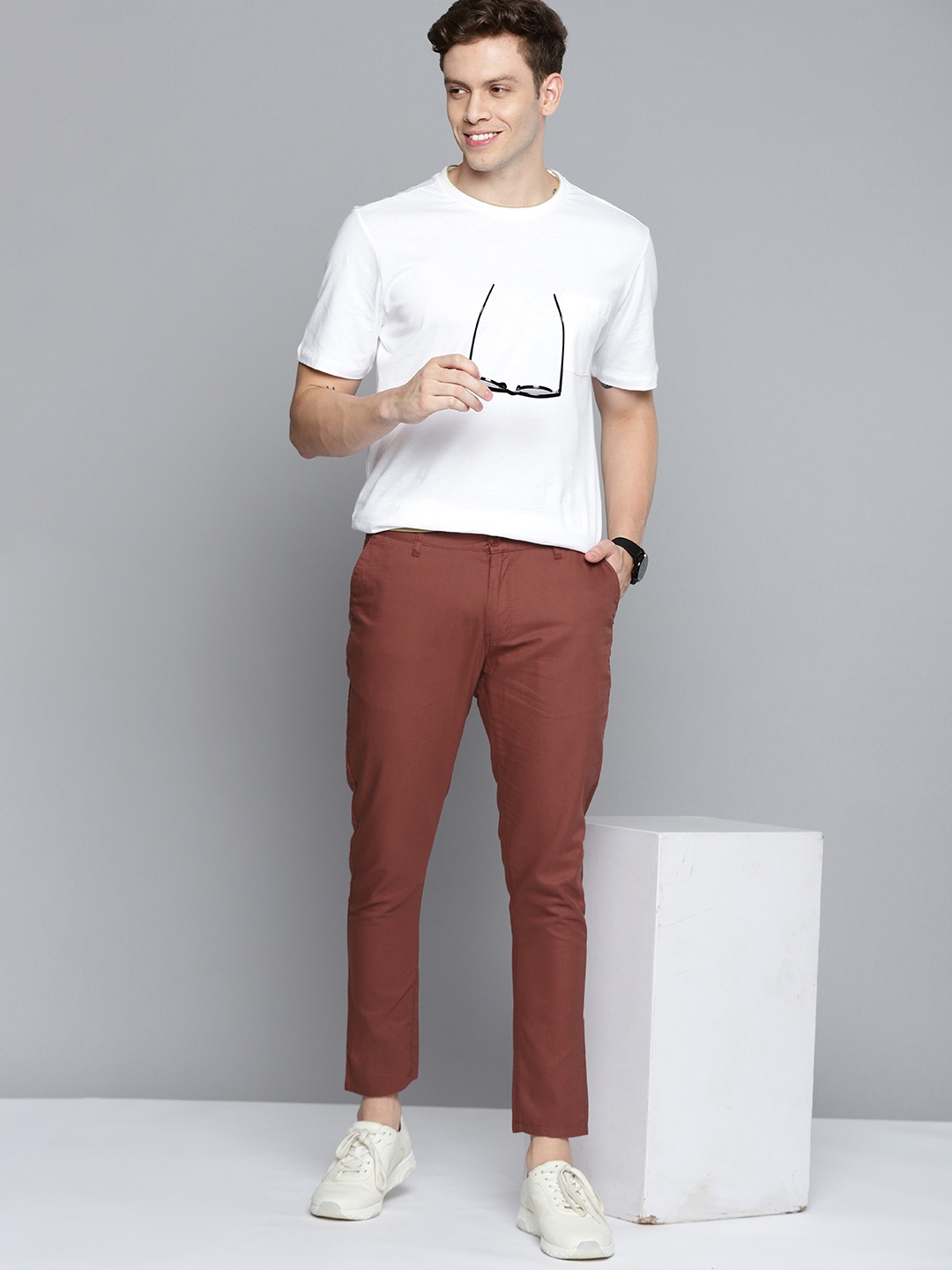 

Mast & Harbour Men Maroon Pure Cotton Solid Chinos Trousers