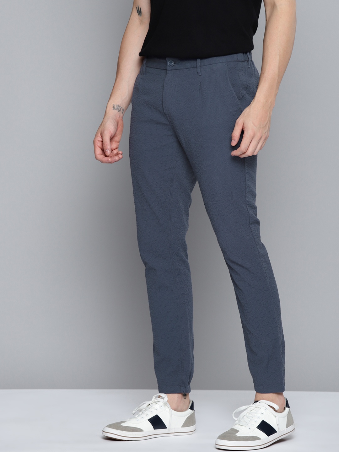 

Mast & Harbour Men Blue Pure Cotton Seersucker Trousers