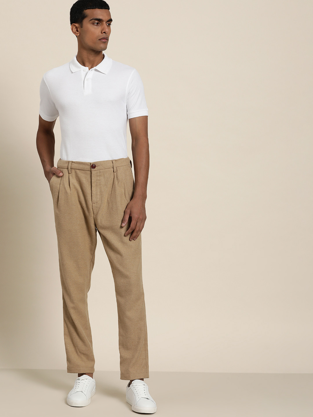 

ether Men White Polo Collar T-shirt