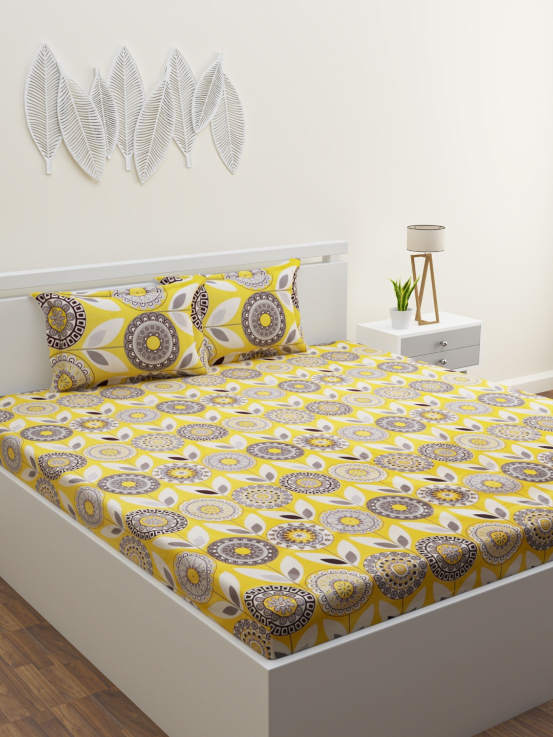 

HOME AFFAIRS Yellow Geometric 250 TC King Pure Cotton Bedsheet with 2 Pillow Covers