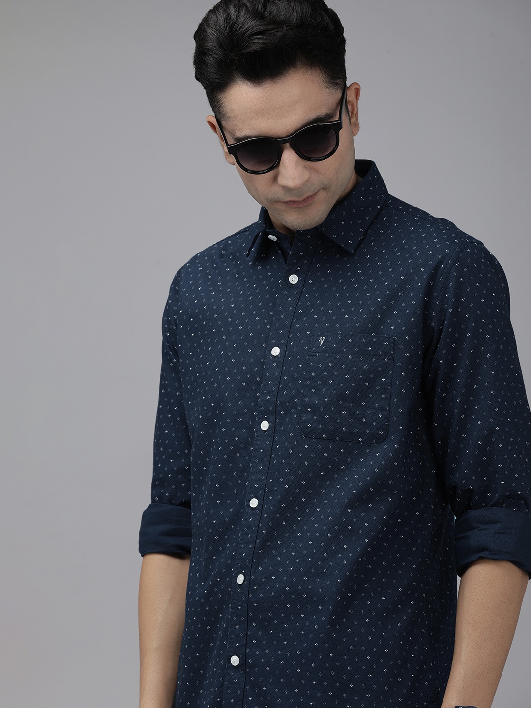 

Van Heusen Sport Men Navy Blue Slim Fit Printed Pure Cotton Casual Shirt