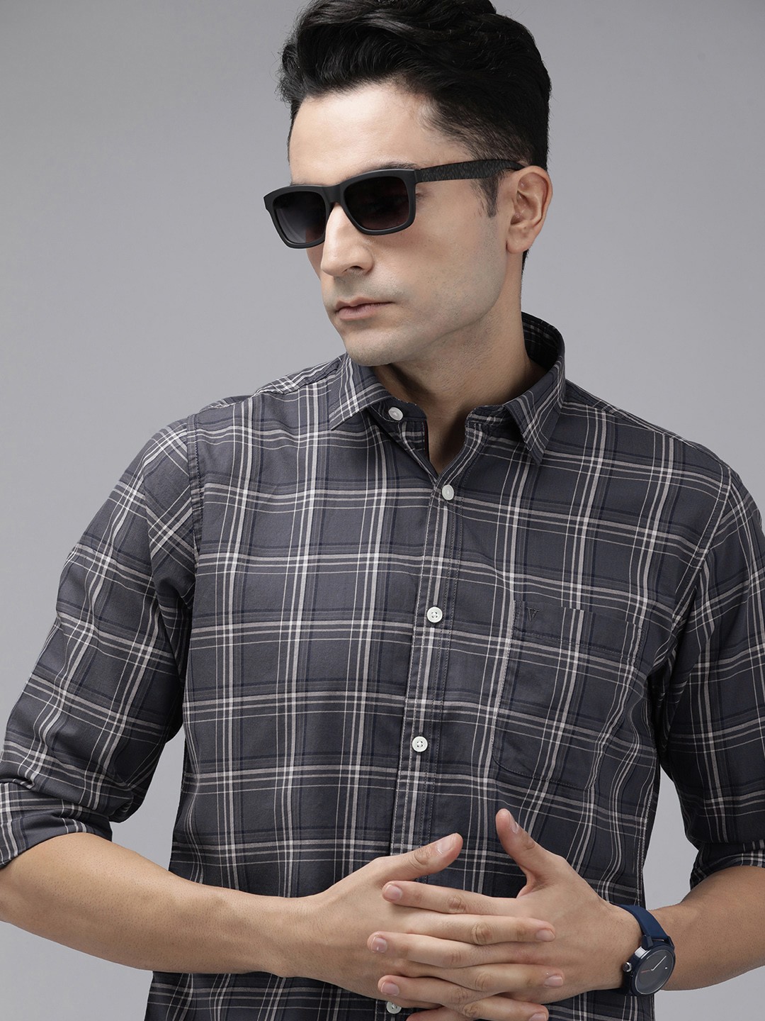 

Van Heusen Sport Men Grey Slim Fit Tartan Checked Pure Cotton Casual Shirt