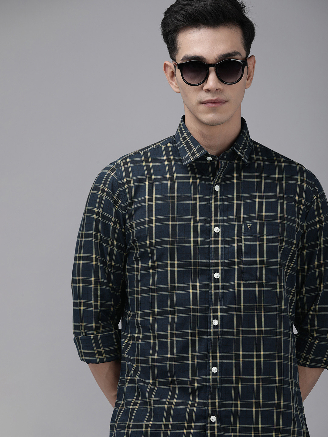 

Van Heusen Sport Men Navy Blue Slim Fit Tartan Checked Pure Cotton Casual Shirt