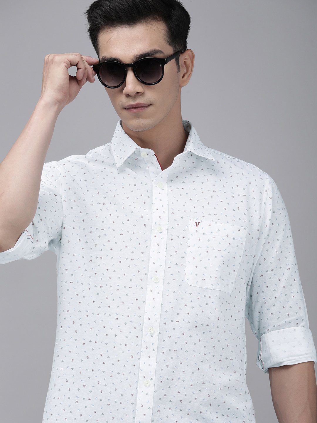 

Van Heusen Sport Men White Geometric Printed Slim Fit Pure Cotton Casual Shirt