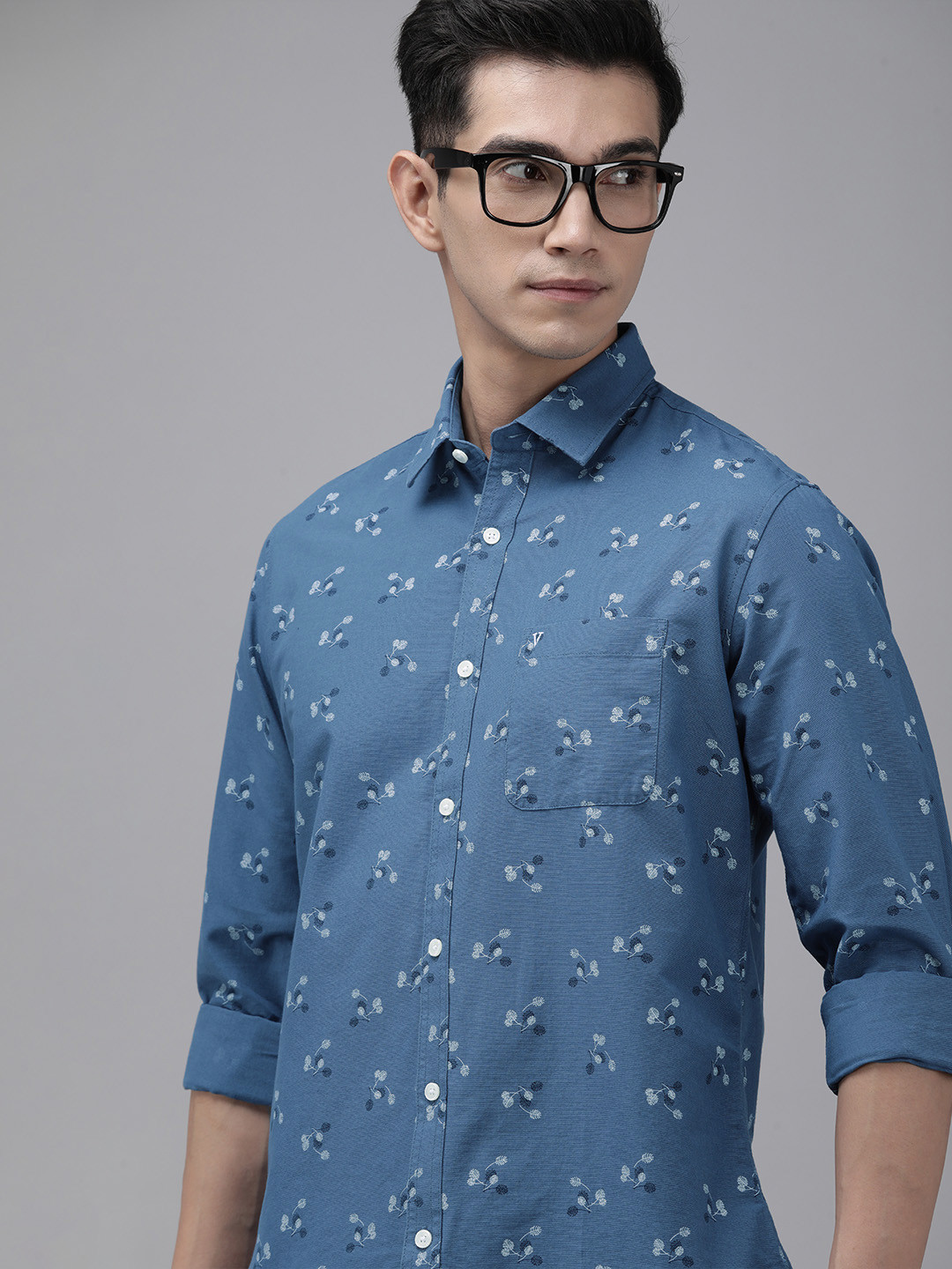 

Van Heusen Sport Men Blue Slim Fit Tropical Printed Pure Cotton Casual Shirt