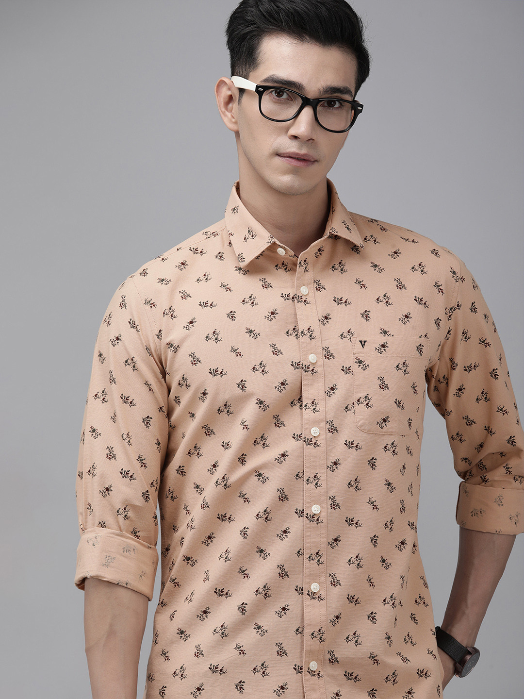 

Van Heusen Sport Men Beige Slim Fit Tropical Printed Pure Cotton Casual Shirt