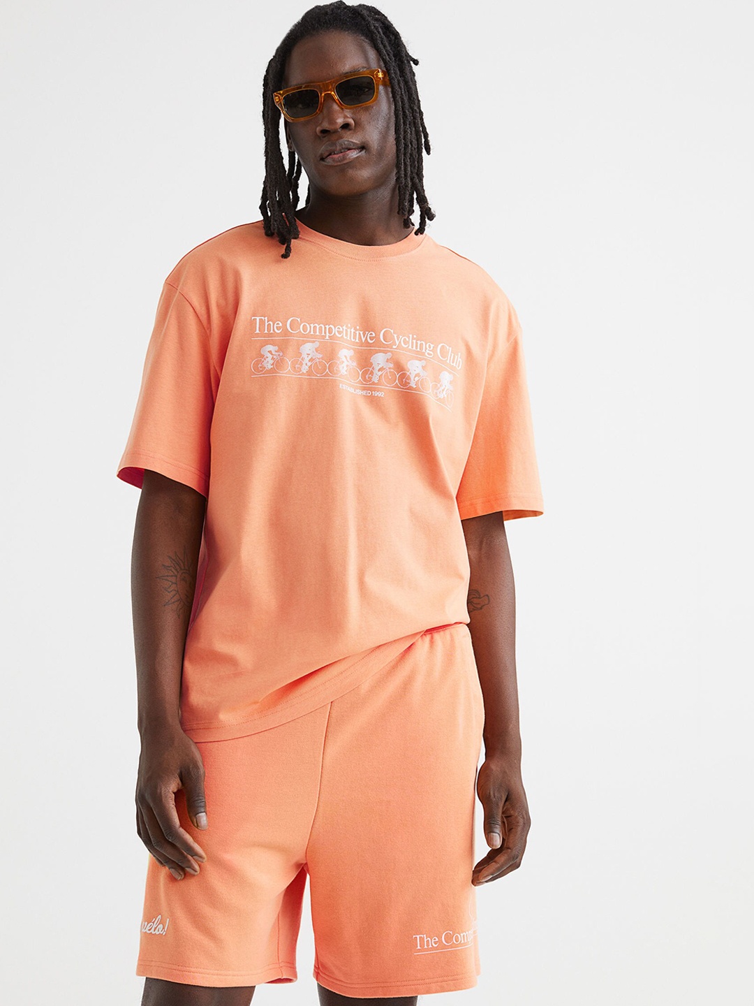 

H&M Men Orange Printed Sweatshirt Shorts
