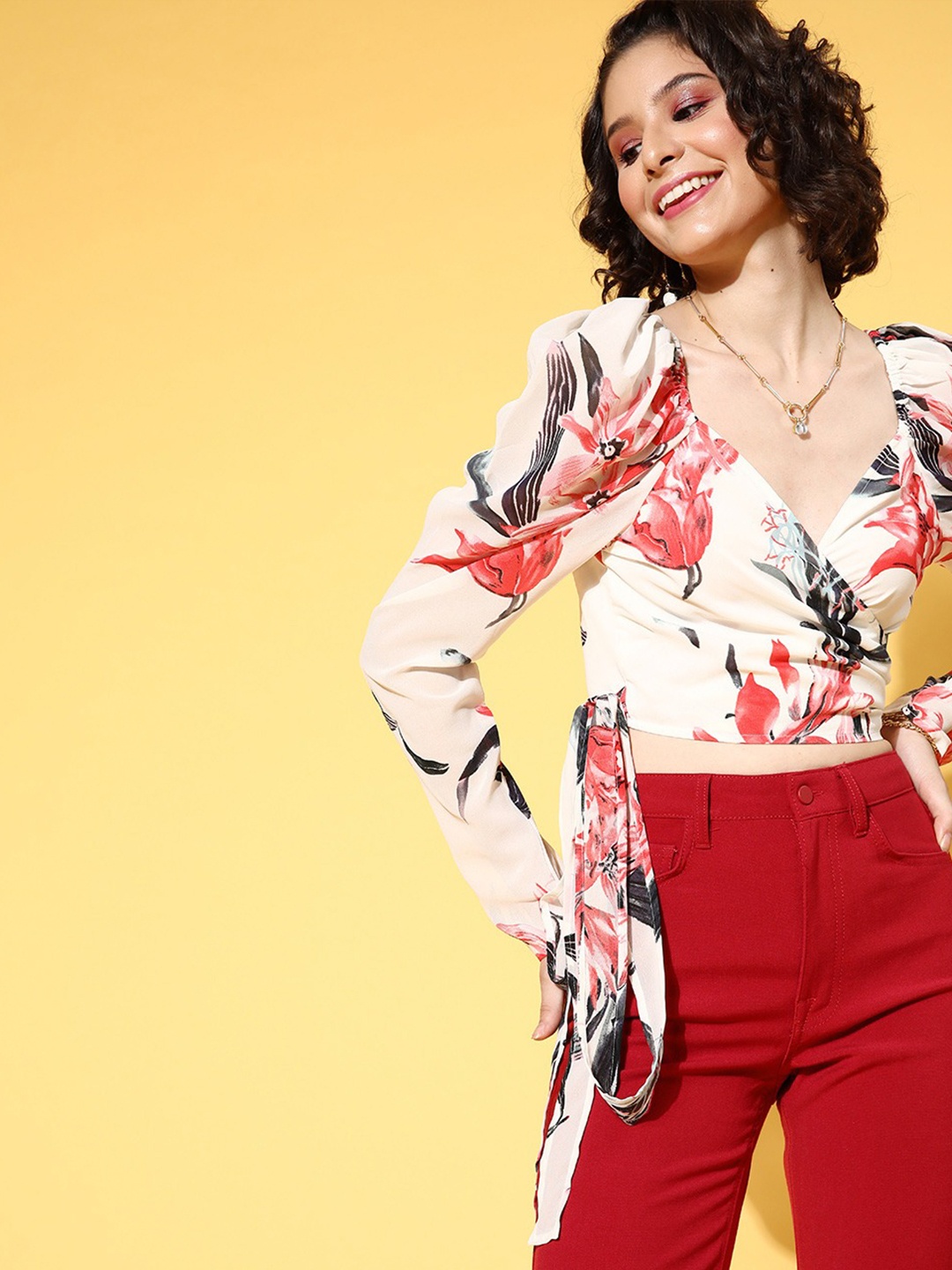 

Berrylush White Floral Print Sweetheart Neck Georgette Wrap Top