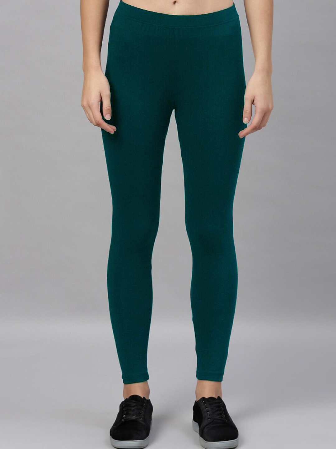 

Kryptic Women Green Solid Cotton Ankle-Length Leggings