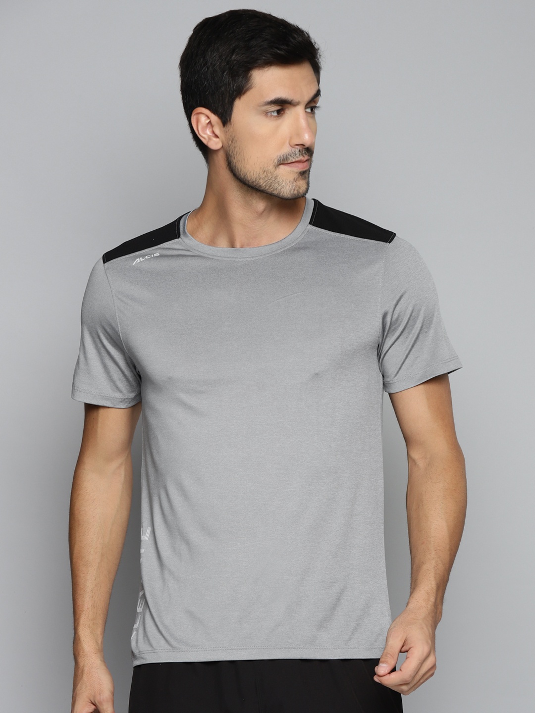 

Alcis Men Charcoal & Black Colourblocked Slim Fit Running T-shirt