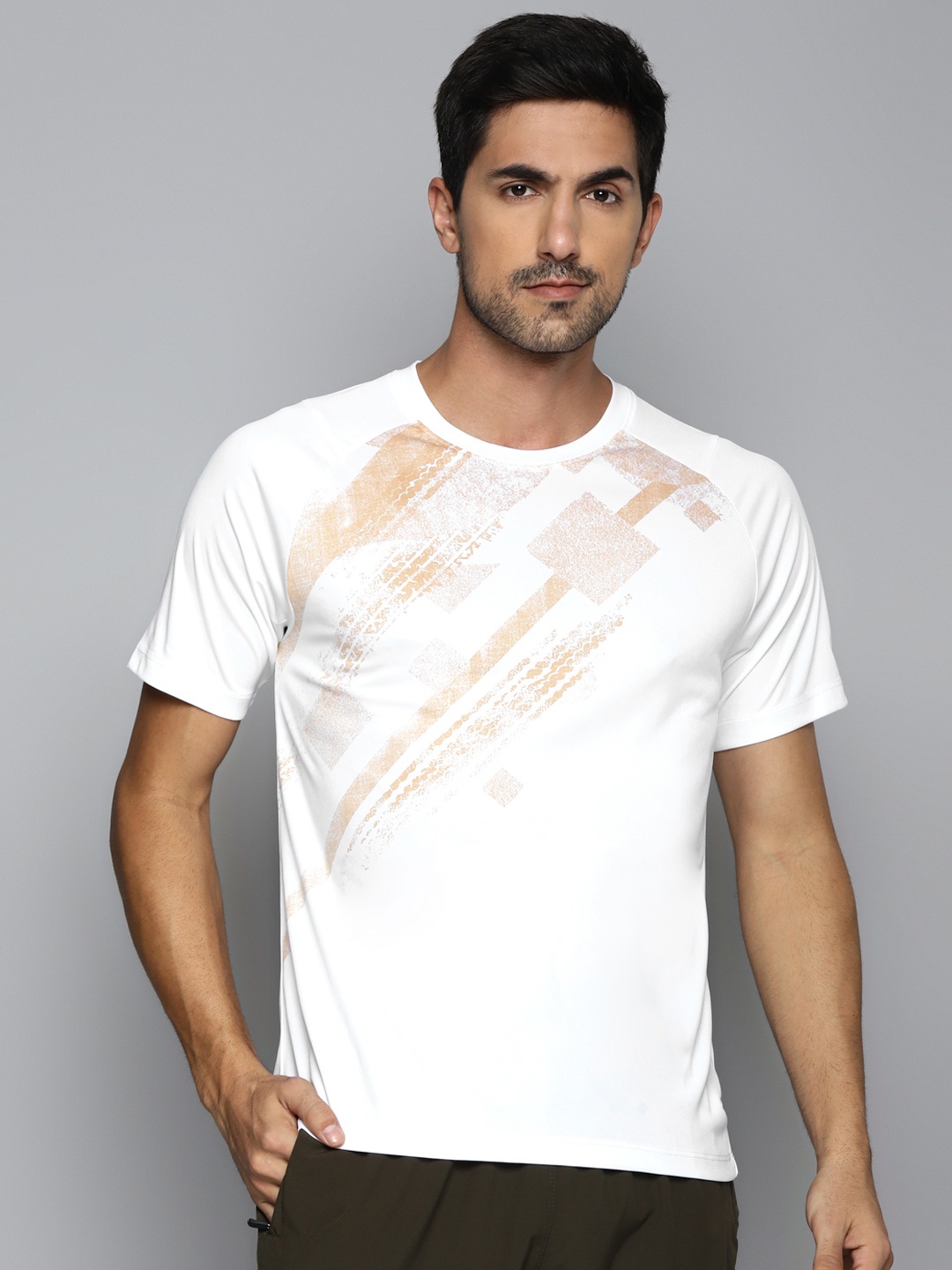 

Alcis Men White & Beige Printed Slim Fit Running T-shirt