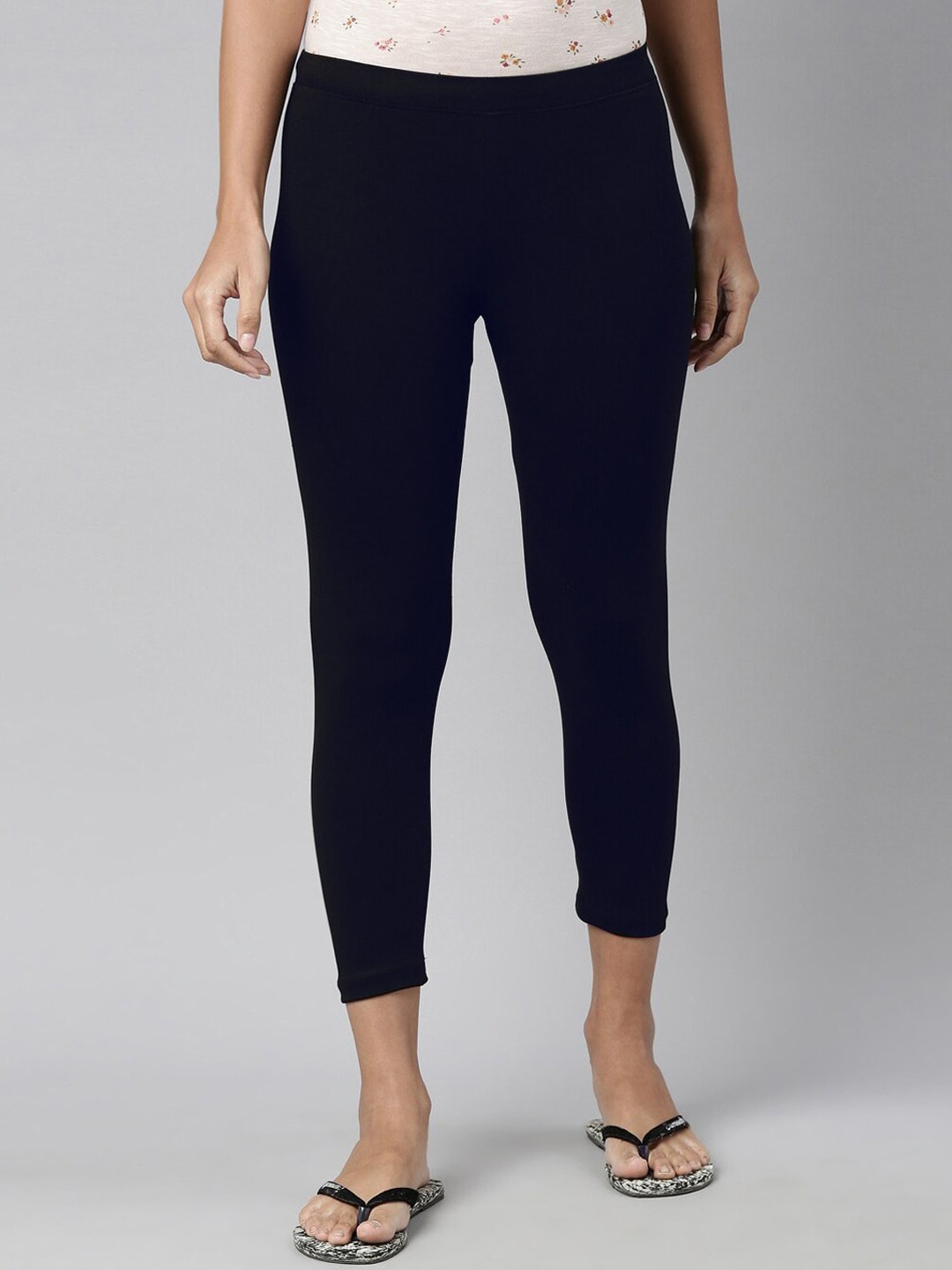 

Kryptic Women Navy Blue Solid Three-Fourth Length Leggings