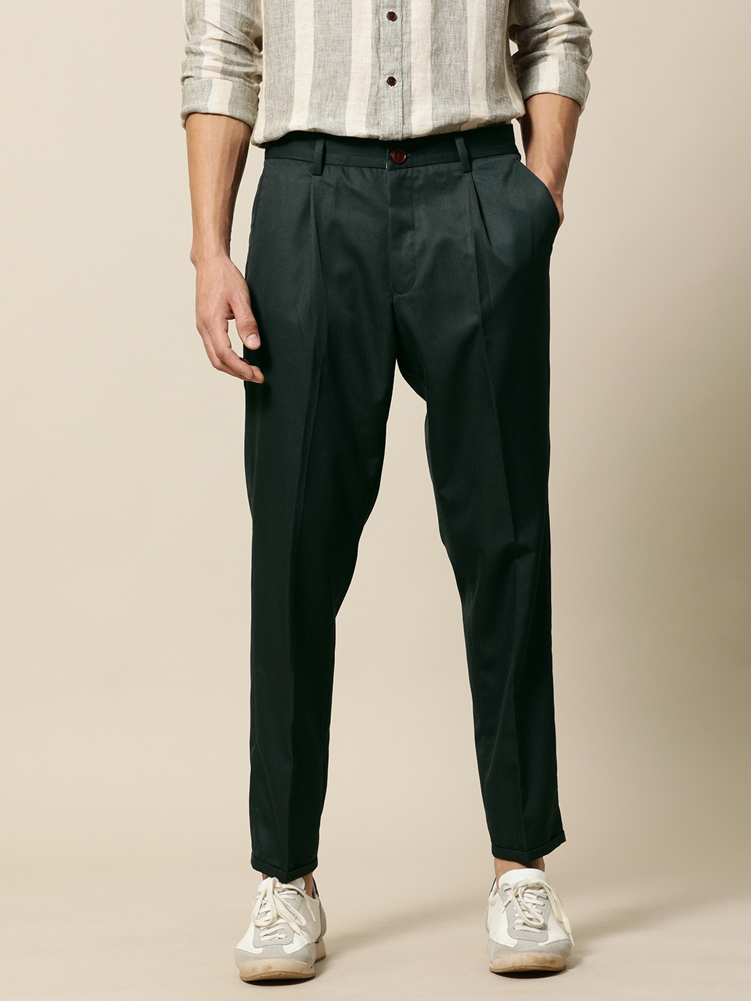 

Mr Bowerbird Men Green Tailored Fit Pleated Trousers