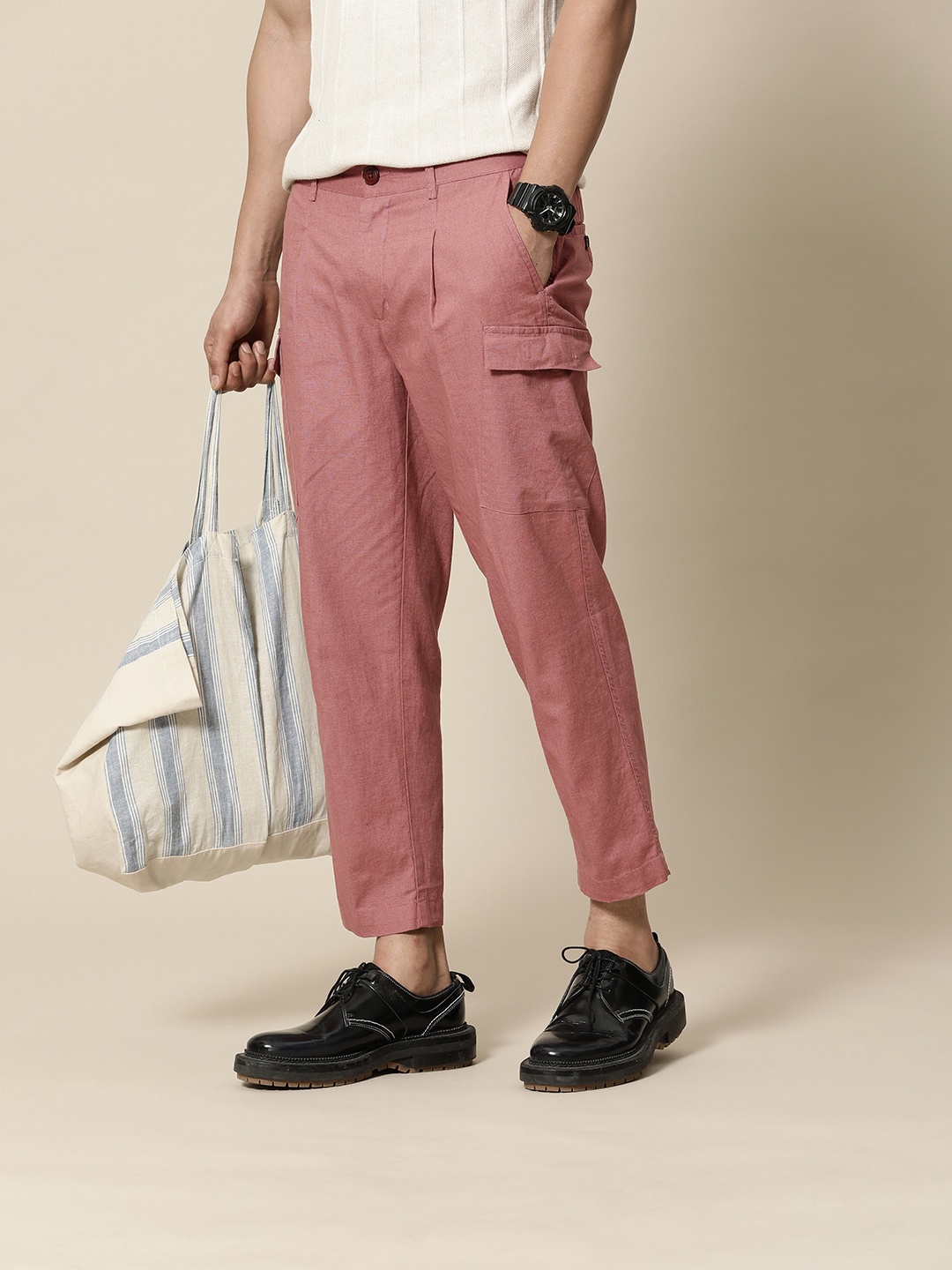 

Mr Bowerbird Men Slim Fit High-Rise Cargos, Coral