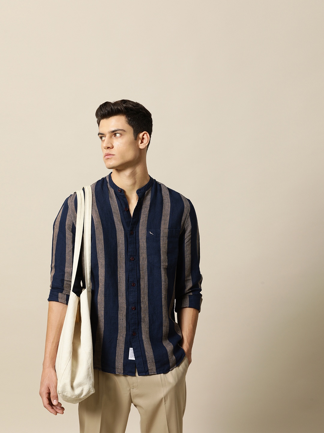 

Mr Bowerbird Men Navy Blue & Beige Tailored Fit Striped Pure Linen Casual Shirt