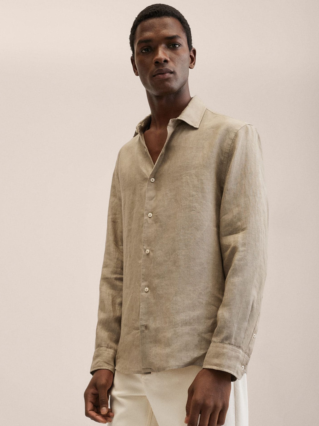 

MANGO MAN Beige Solid Linen Casual Shirt