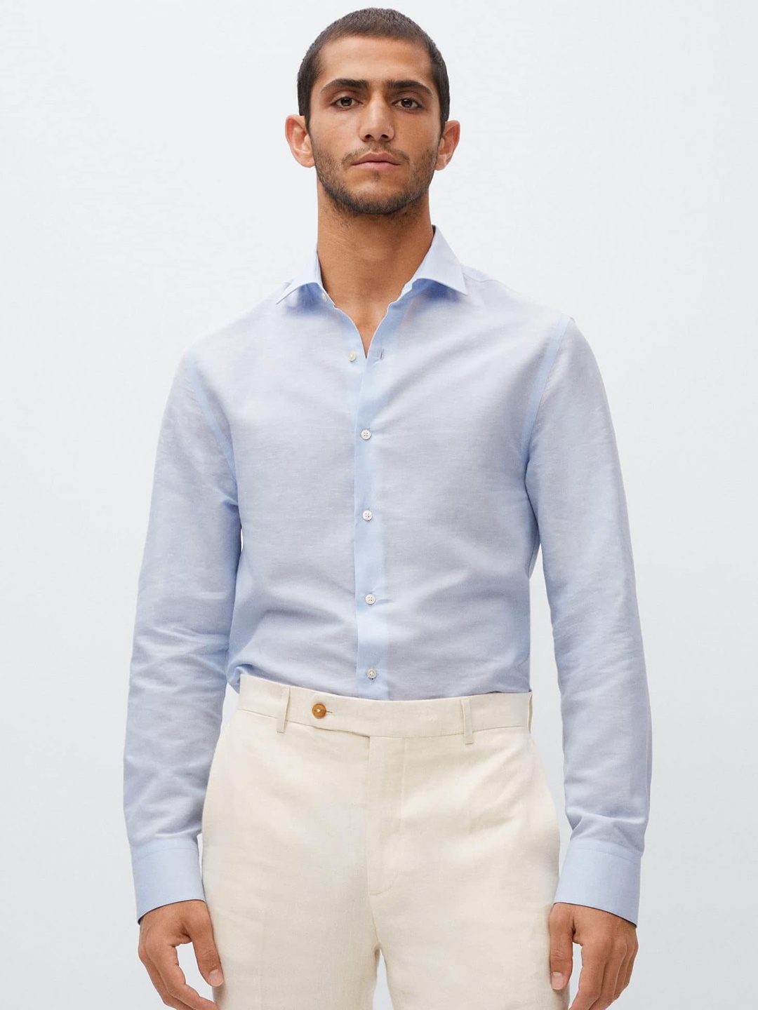 

MANGO MAN Men Blue Linen Cotton Solid Slim Fit Semiformal Shirt