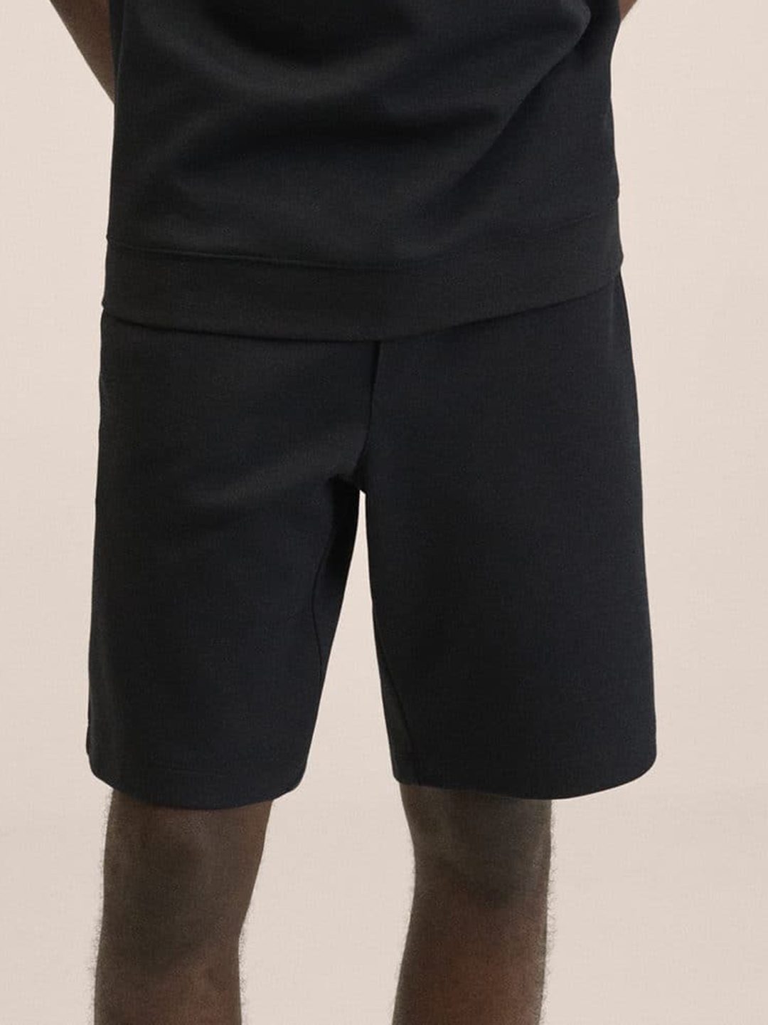 

MANGO MAN Black Solid Shorts