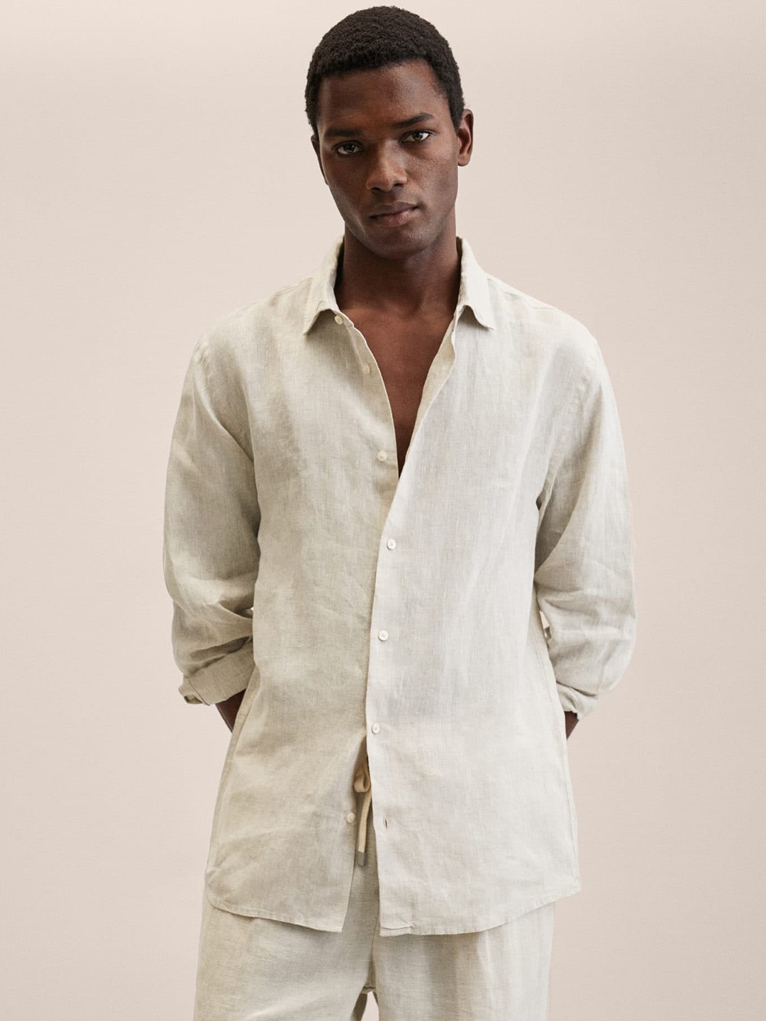 

MANGO MAN Off White Solid Linen Casual Shirt