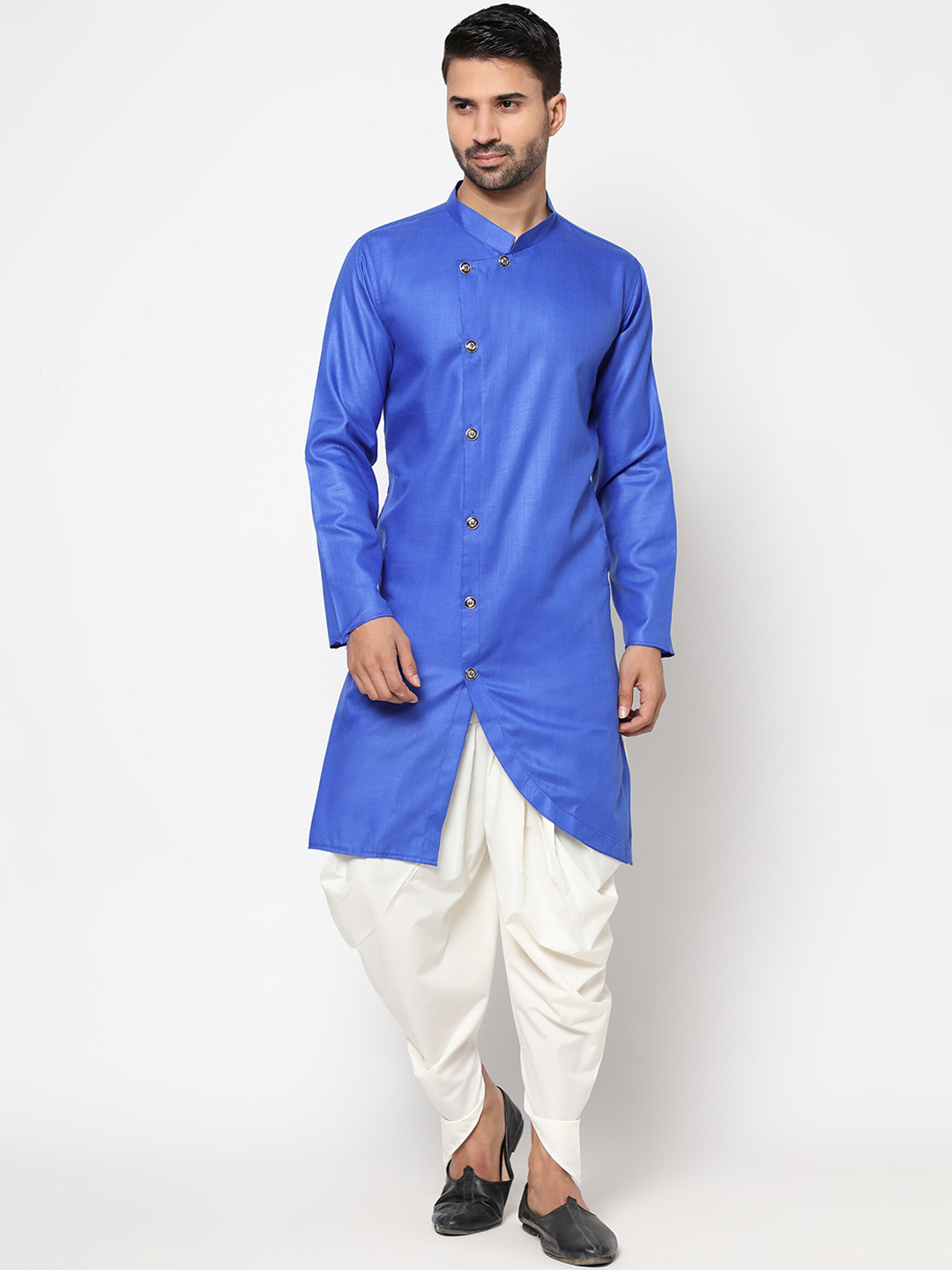 

KAVYA SAREES Men Blue Solid Linen Kurta Set