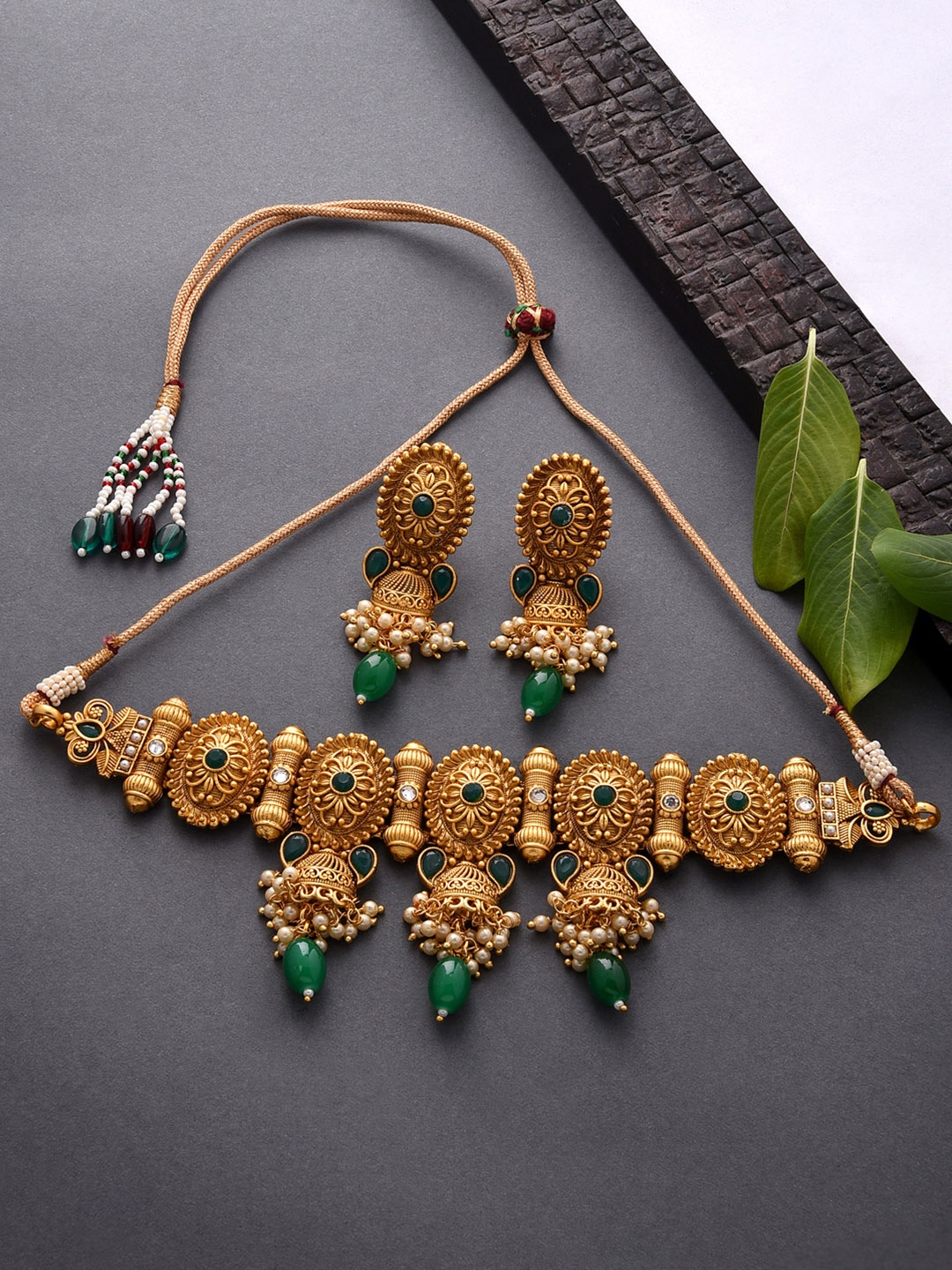 

Fida Gold Plated Rajwadi Emerald Green Stone Studded & Pearl Beaded Jewellery Set