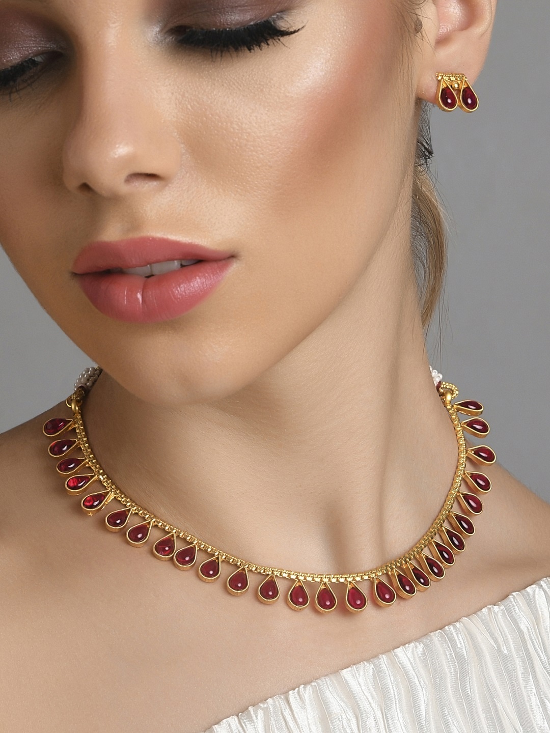 

Fida Gold Plated Green & Red Stone Studded Choker Jewellery Set