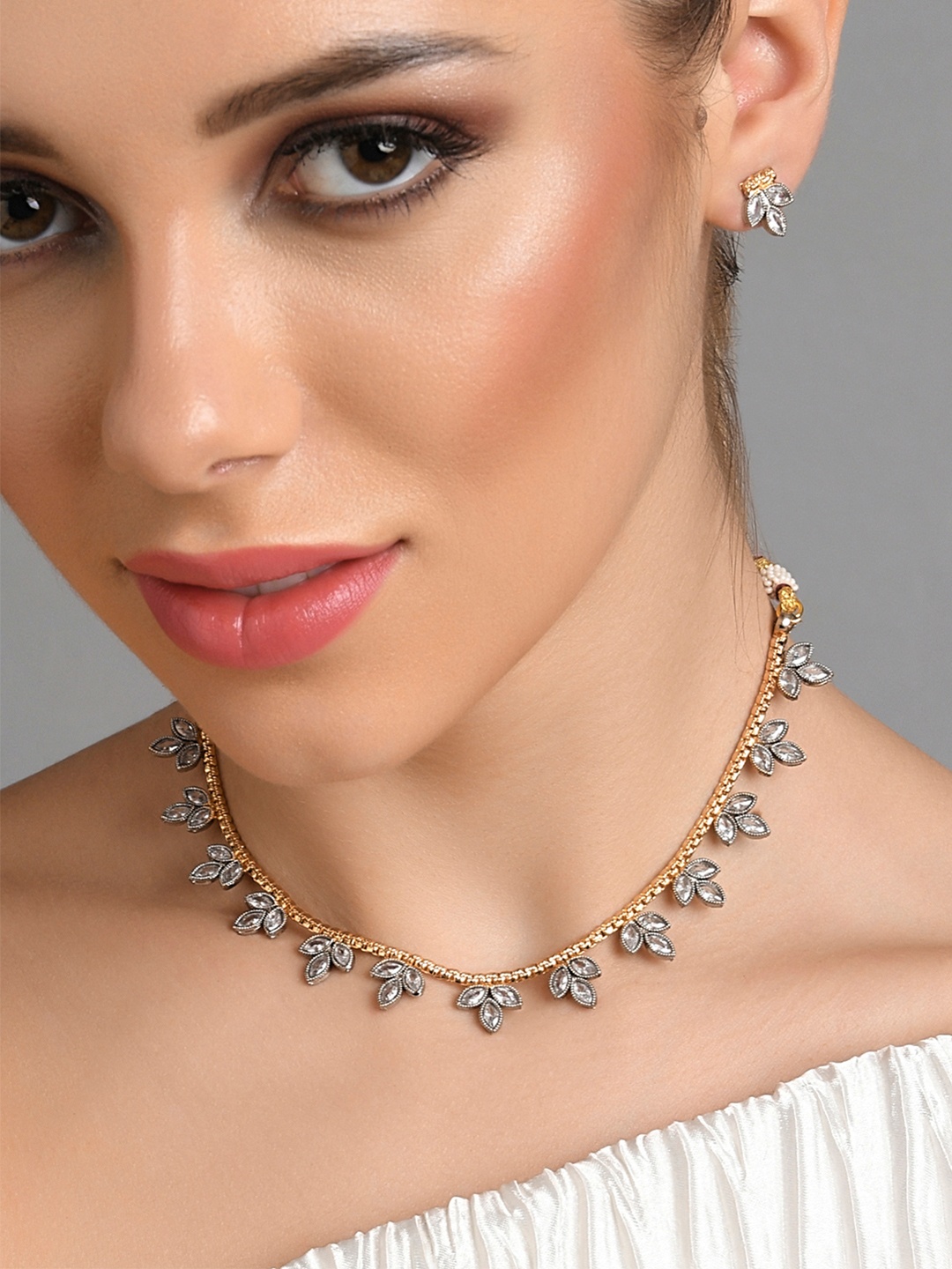 

Fida Women Gold-Plated White Kundan Choker Jewellery Set