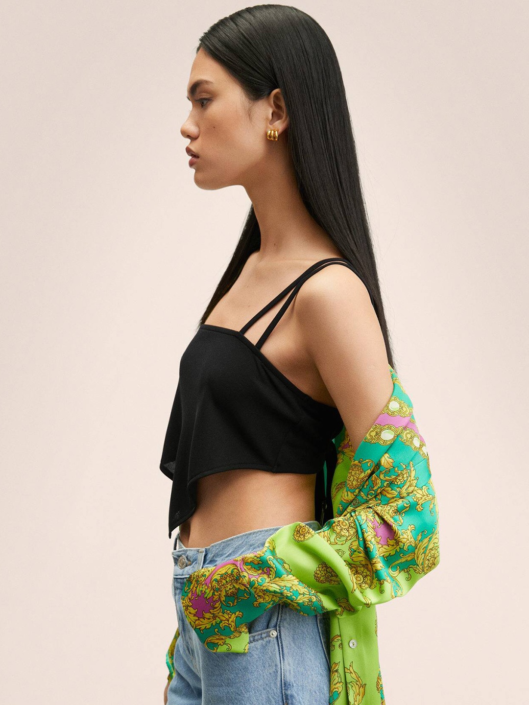 

MANGO Black Solid Styled Back Crop Top