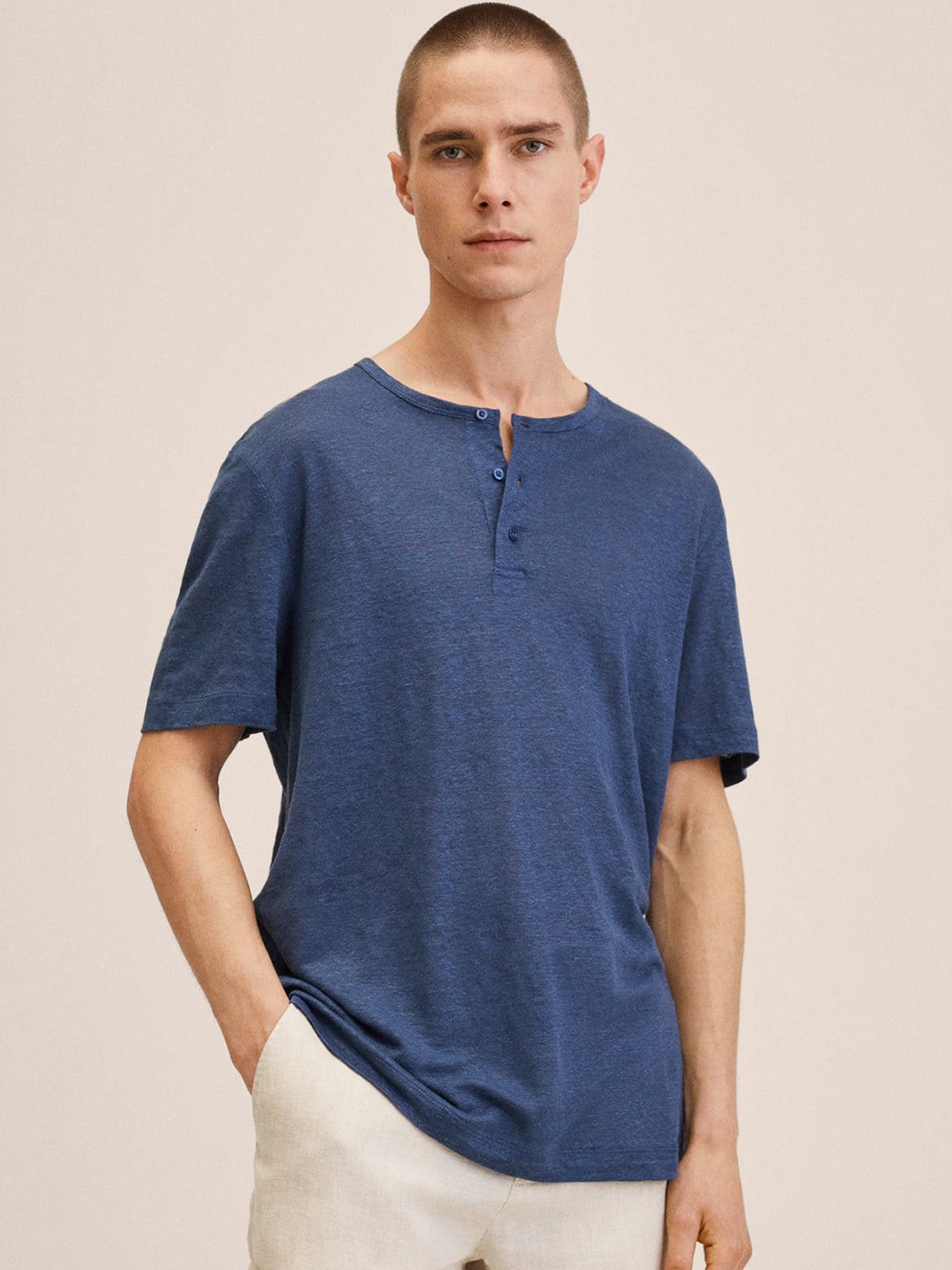 

MANGO MAN Navy Blue Pure Linen Solid Henley Neck T-shirt